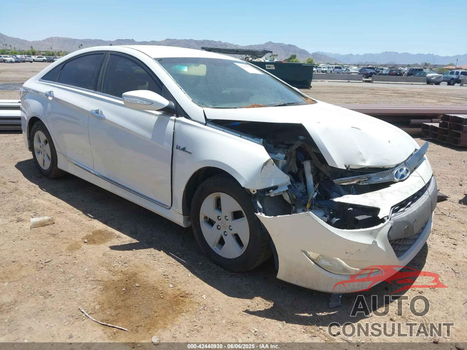 HYUNDAI SONATA HYBRID 2011 - KMHEC4A42BA001875