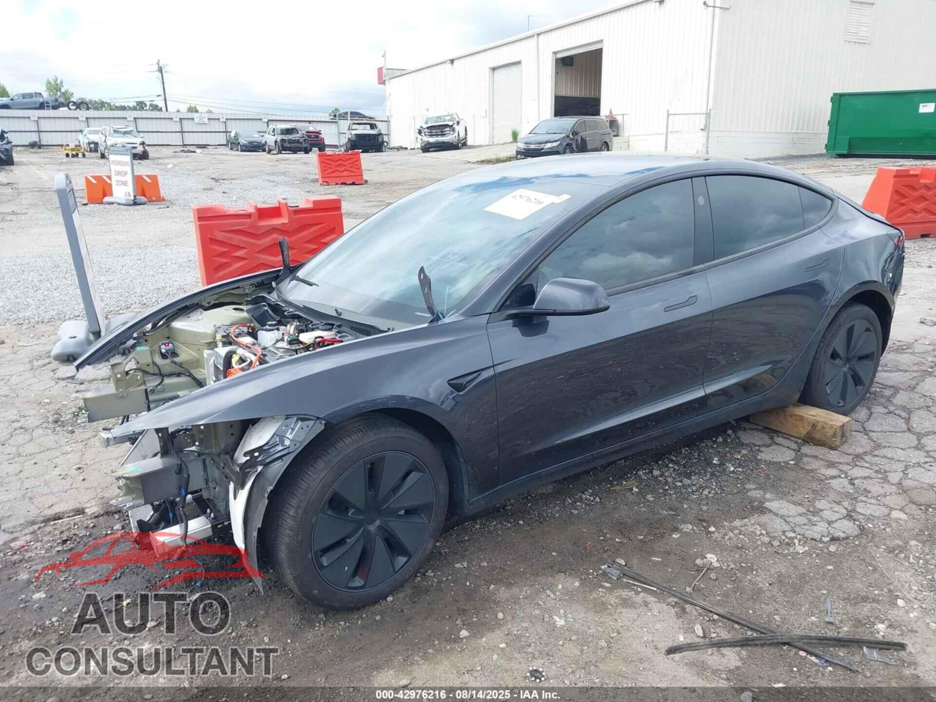 TESLA MODEL 3 2024 - 5YJ3E1EA5RF762924