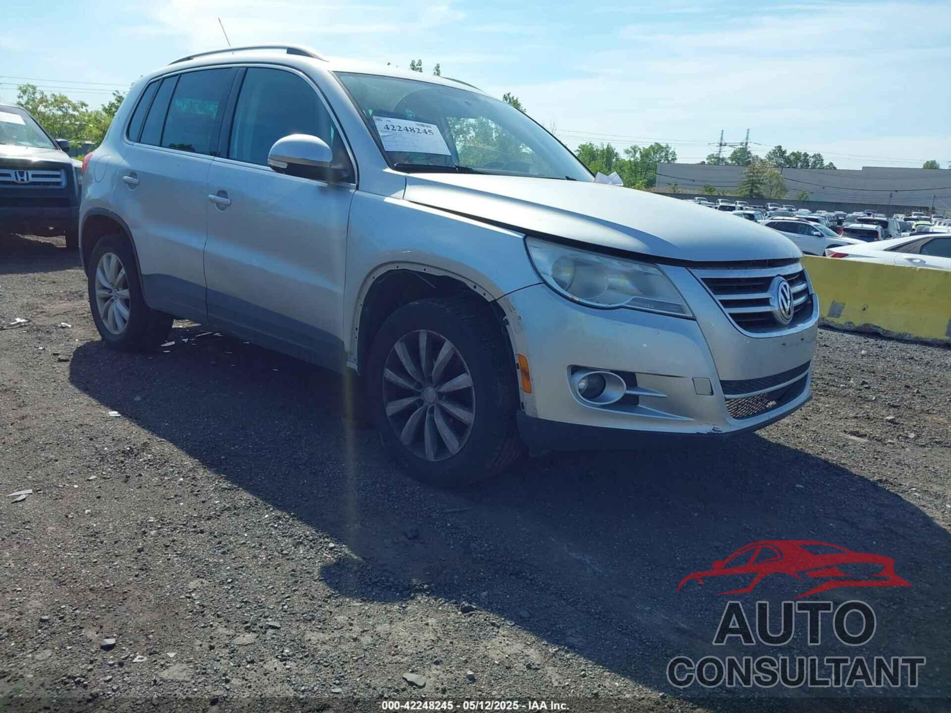 VOLKSWAGEN TIGUAN 2011 - WVGBV7AX4BW528845