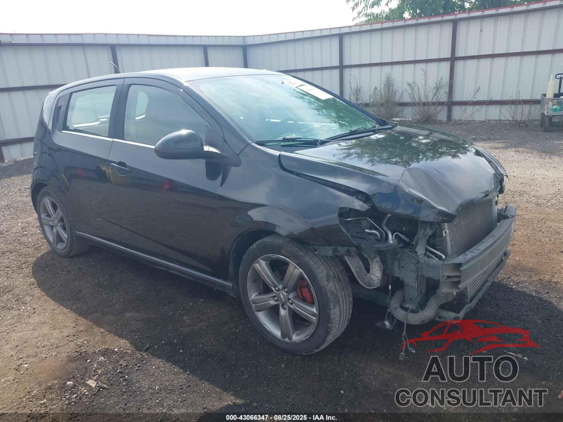 CHEVROLET SONIC 2015 - 1G1JH6SB3F4106550