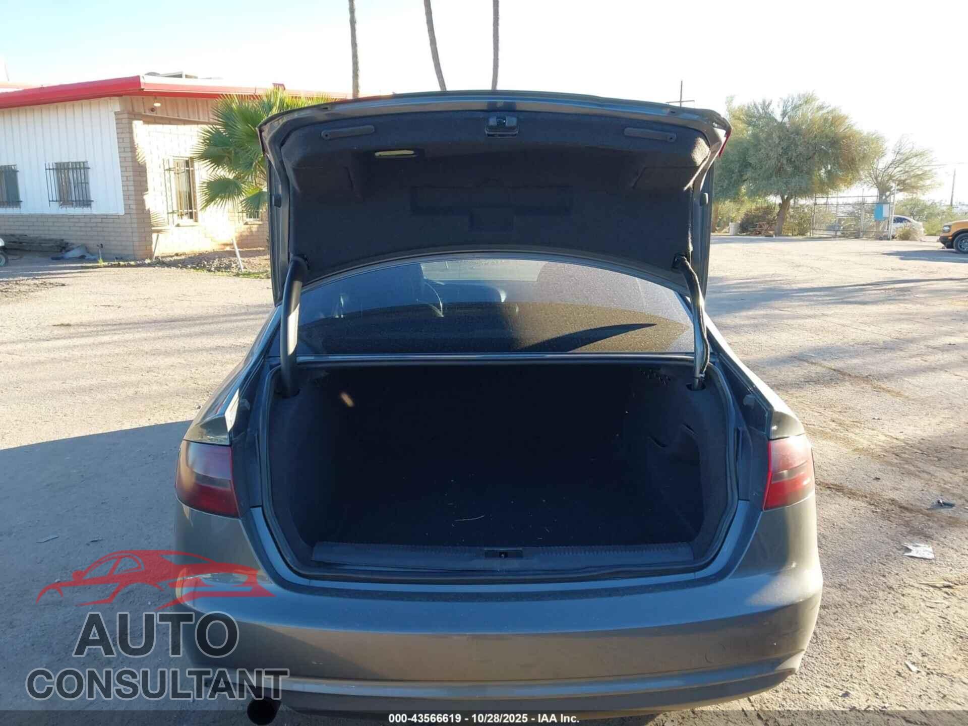AUDI A4 2013 - WAUBFAFL8DN044123