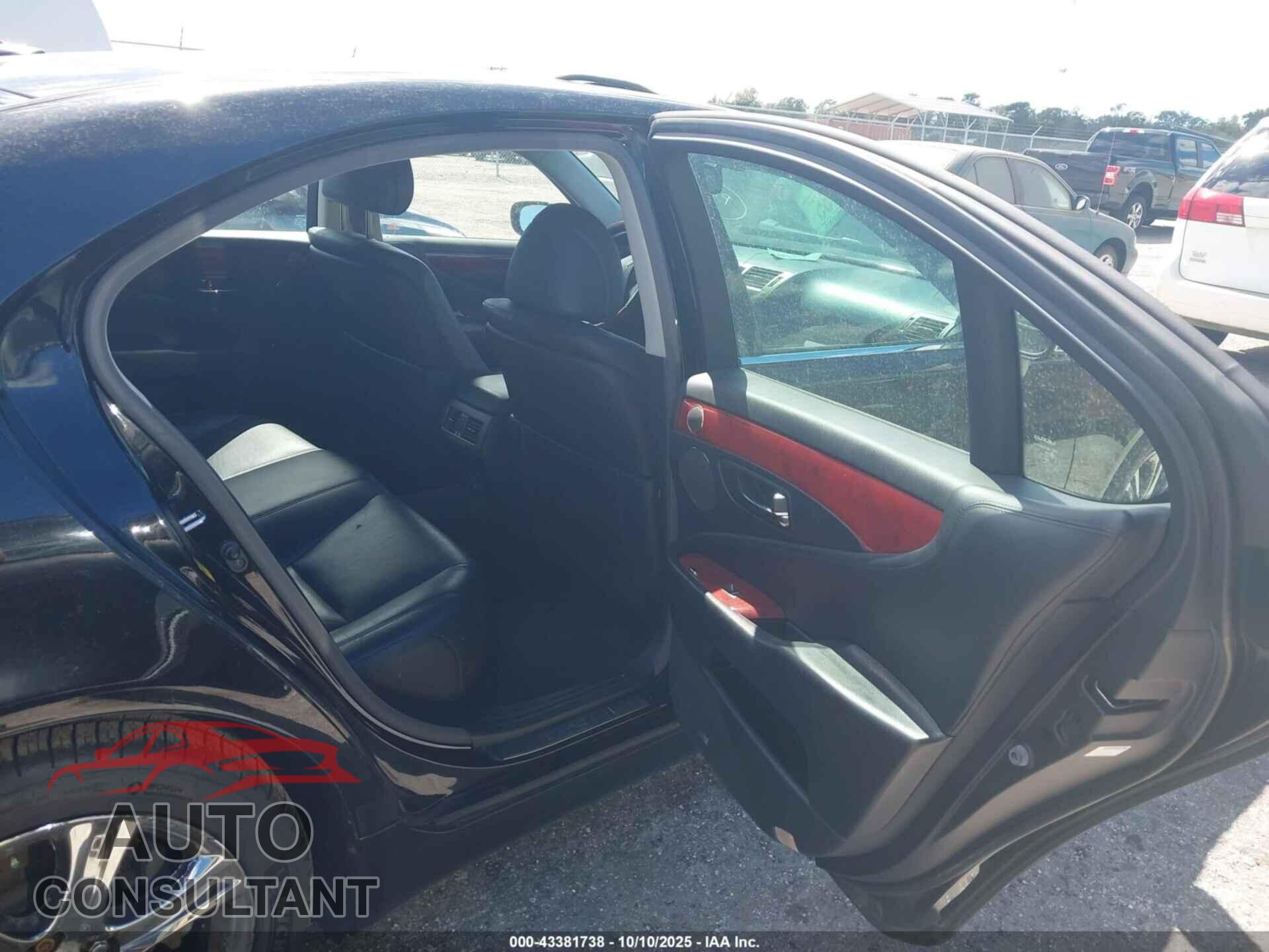 LEXUS LS 460 2011 - JTHCL5EF8B5010584