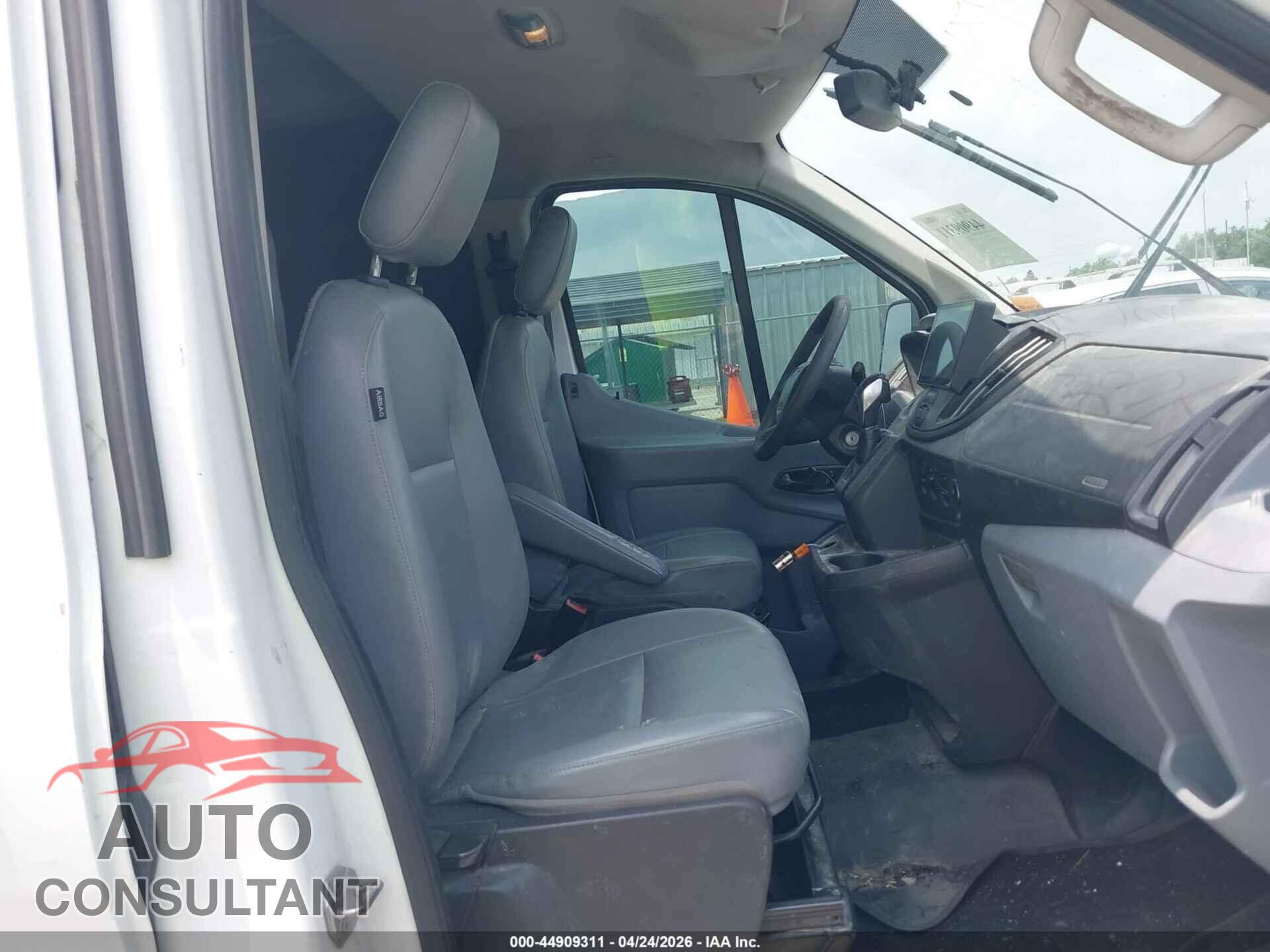 FORD TRANSIT-150 2017 - 1FTYE2YM3HKA25143