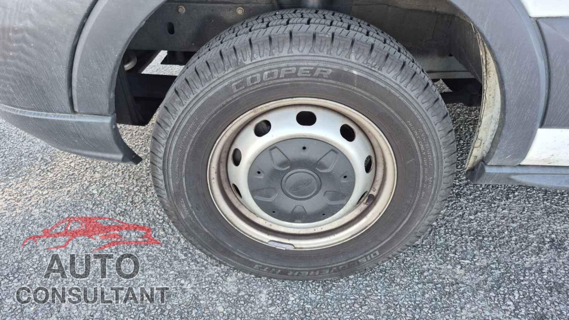 FORD TRANSIT-150 2018 - 1FTYE1YM4JKB52015