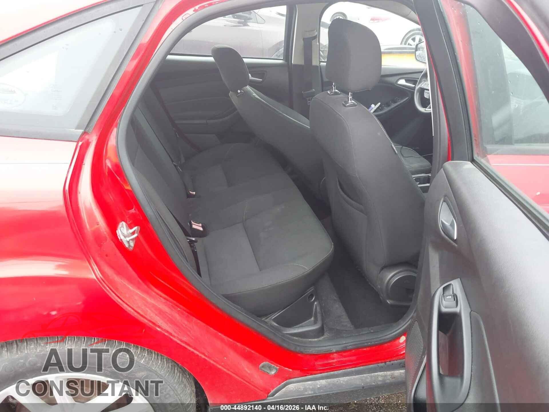 FORD FOCUS 2015 - 1FADP3F27FL325524