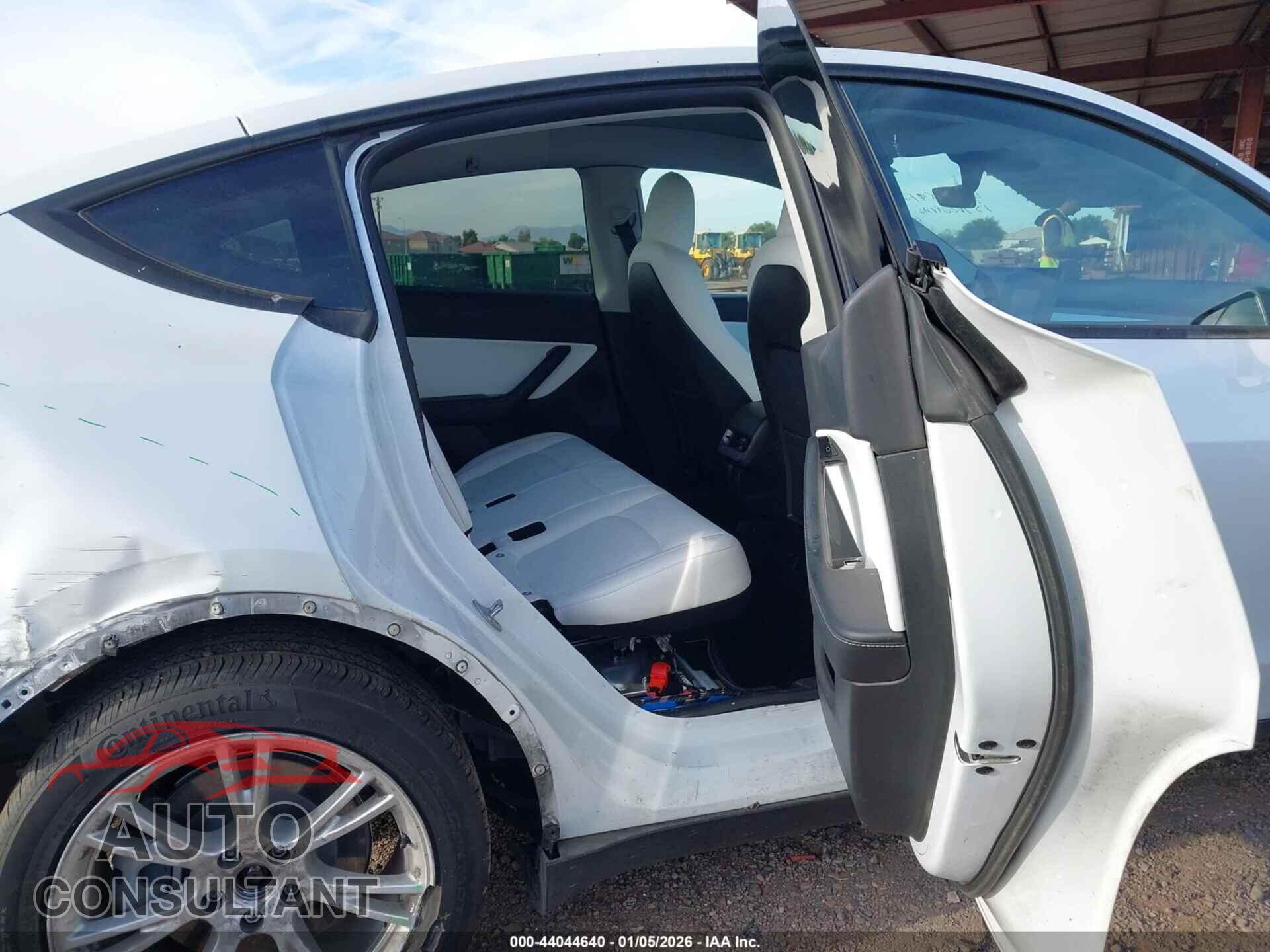 TESLA MODEL Y 2020 - 5YJYGDEEXLF032602