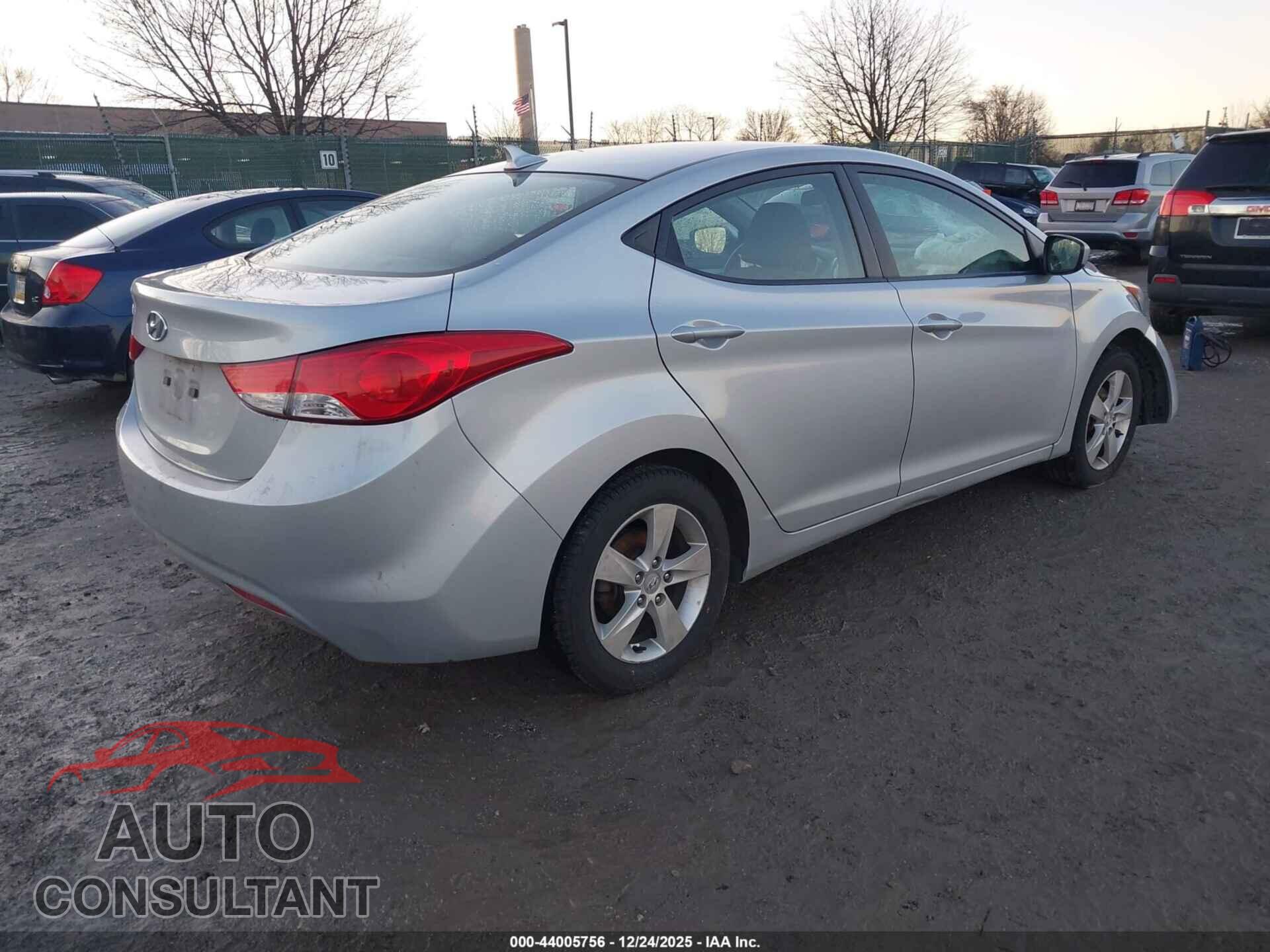 HYUNDAI ELANTRA 2011 - 5NPDH4AE3BH008532