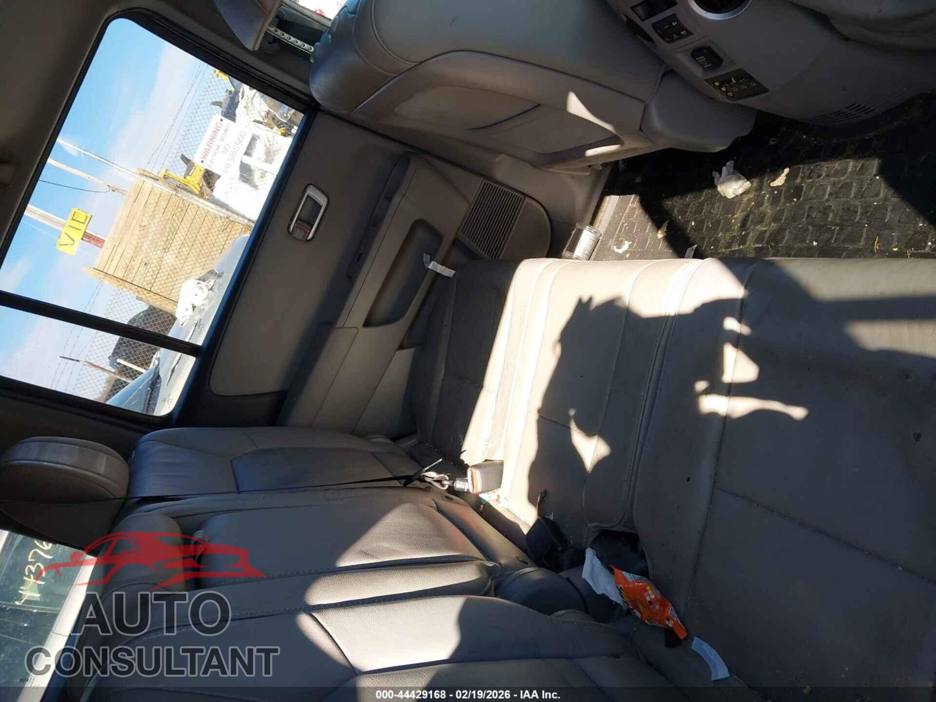 HONDA PILOT 2015 - 5FNYF4H6XFB075297