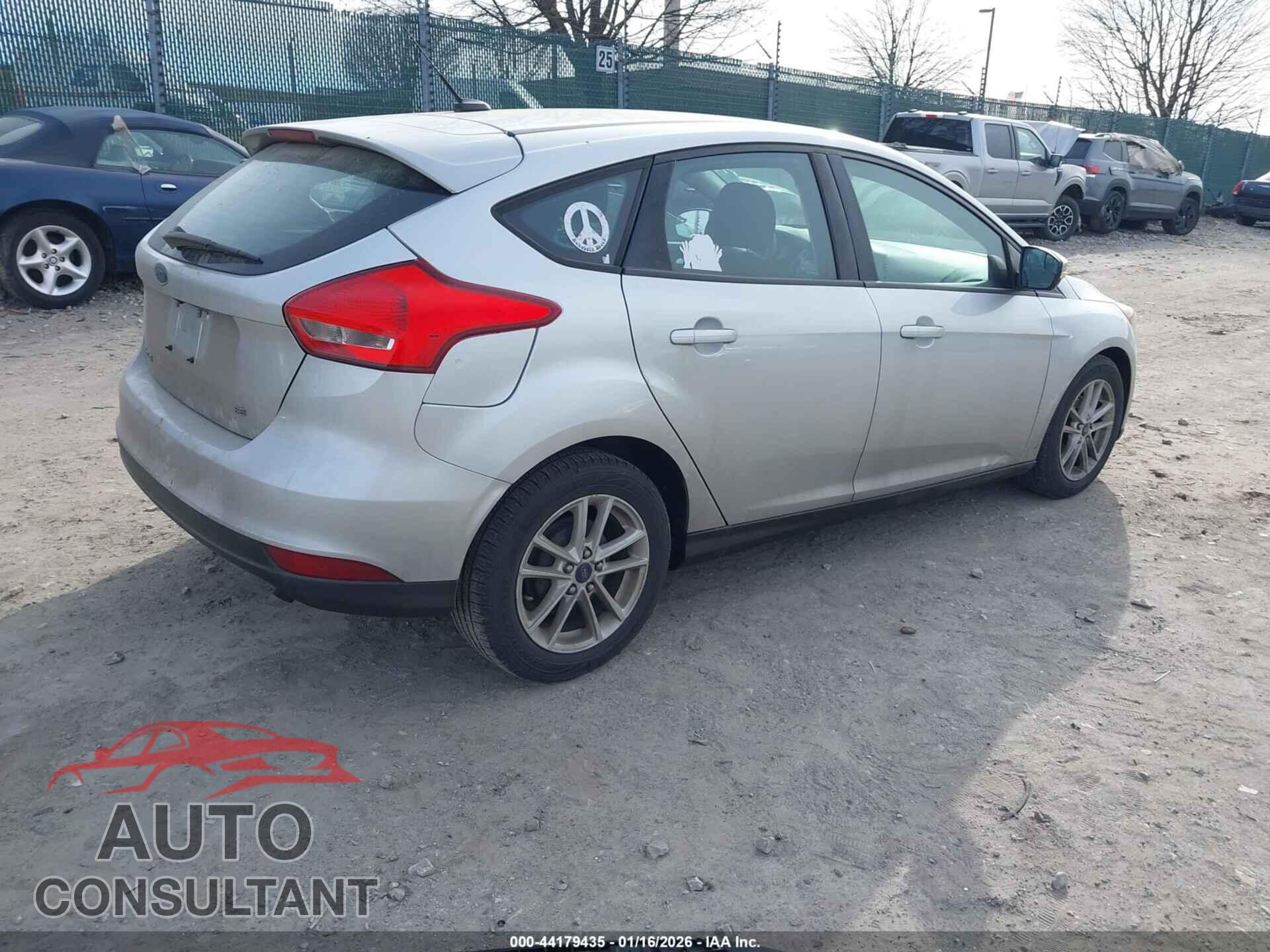 FORD FOCUS 2015 - 1FADP3K2XFL282464