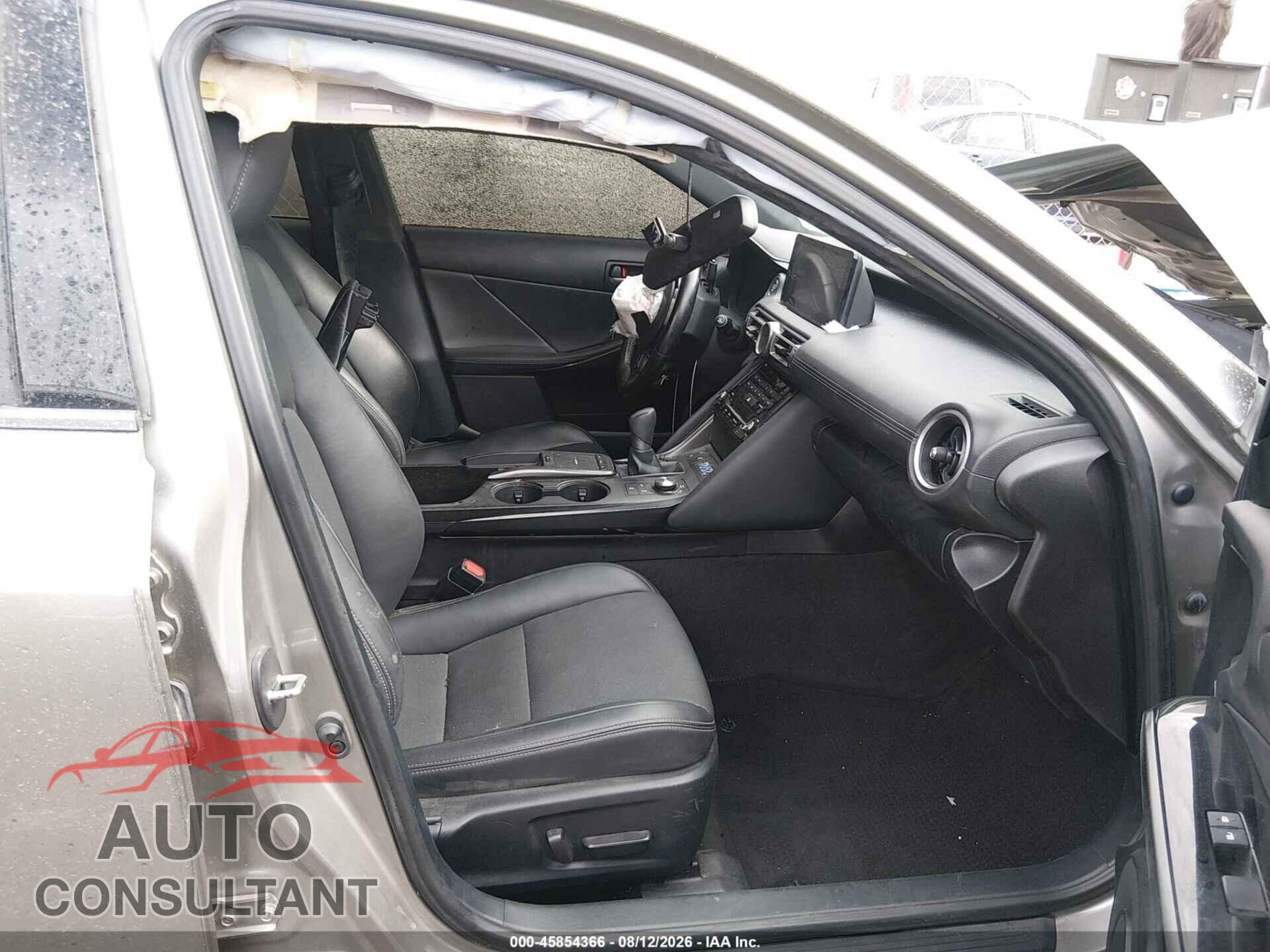 LEXUS IS 300 2021 - JTHCA1D29M5113271