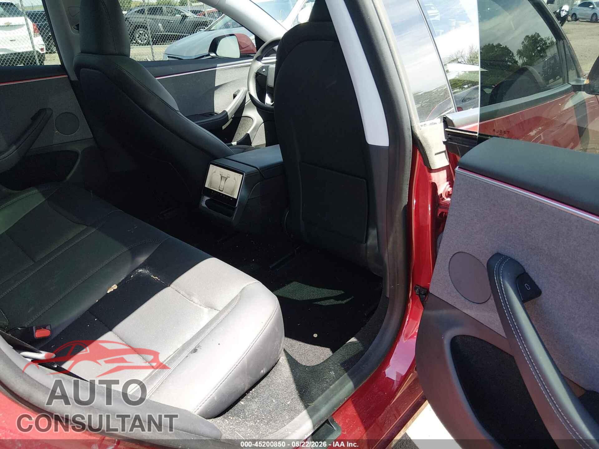 TESLA MODEL 3 2024 - 5YJ3E1EA7RF768529