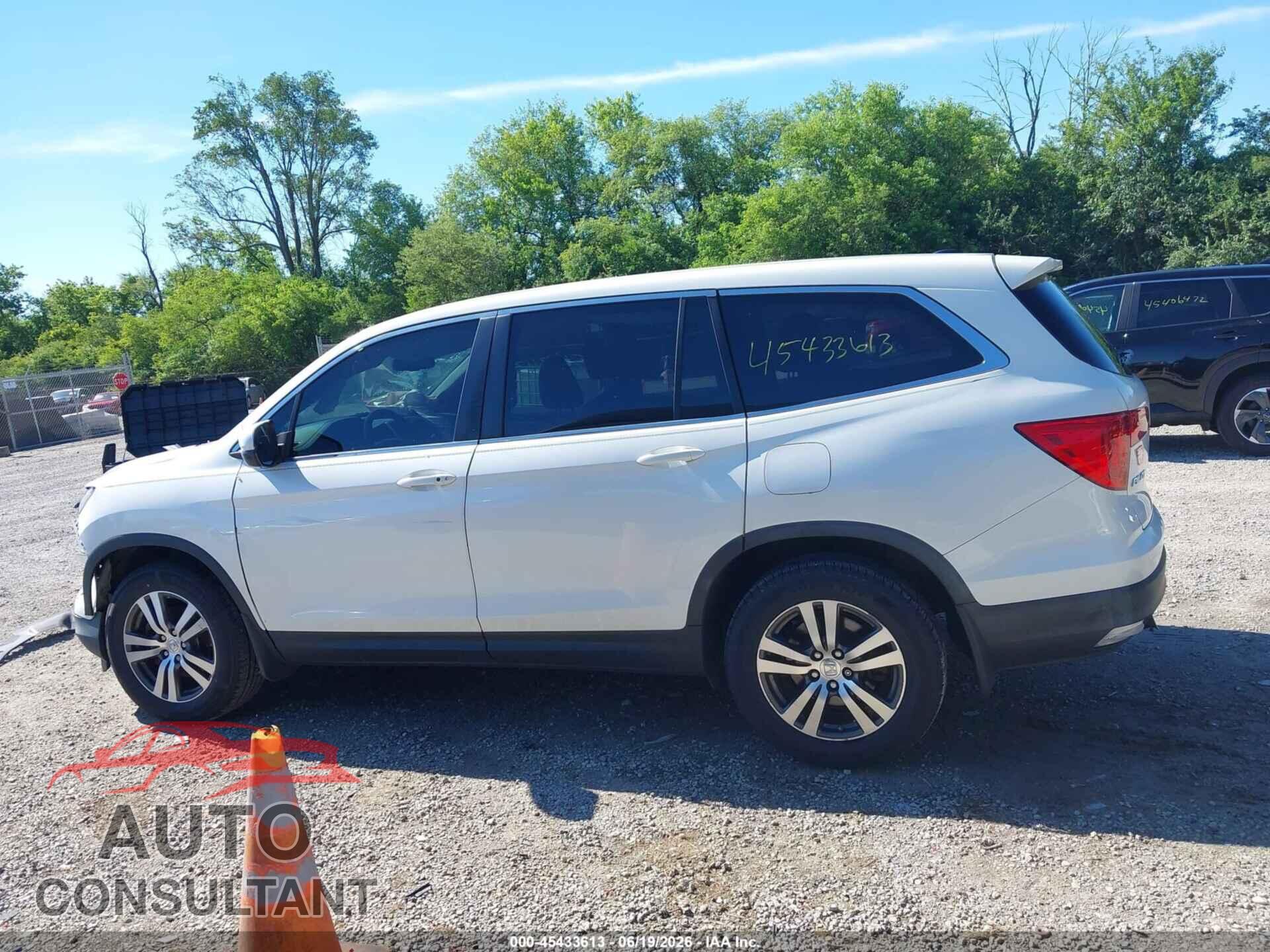 HONDA PILOT 2017 - 5FNYF6H52HB009848