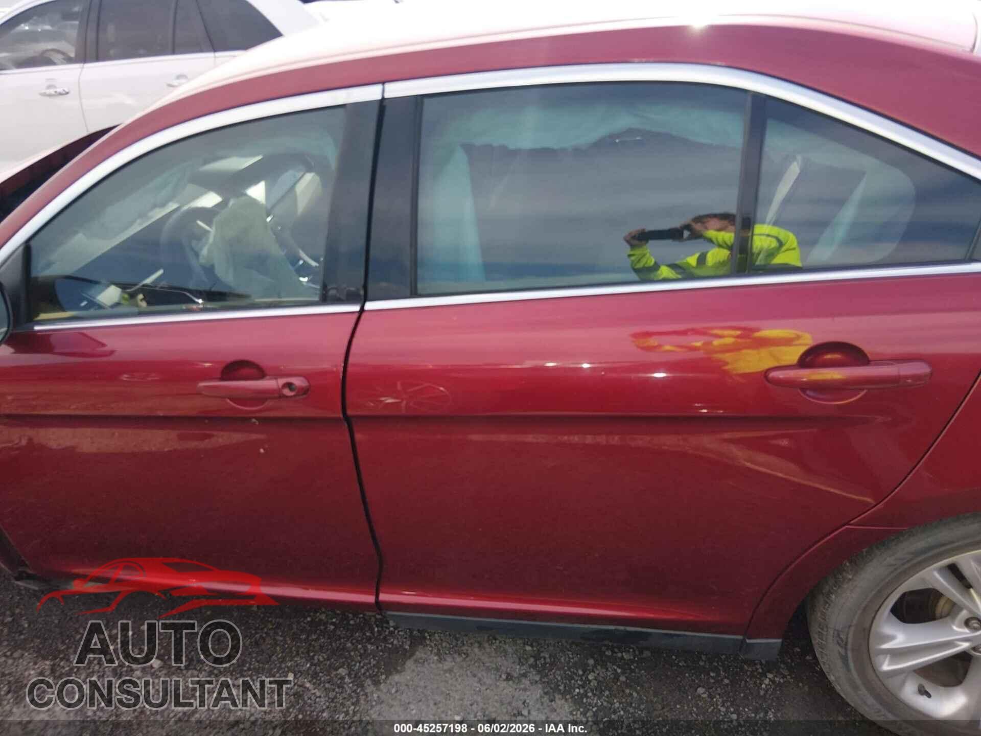 FORD TAURUS 2013 - 1FAHP2E87DG221087