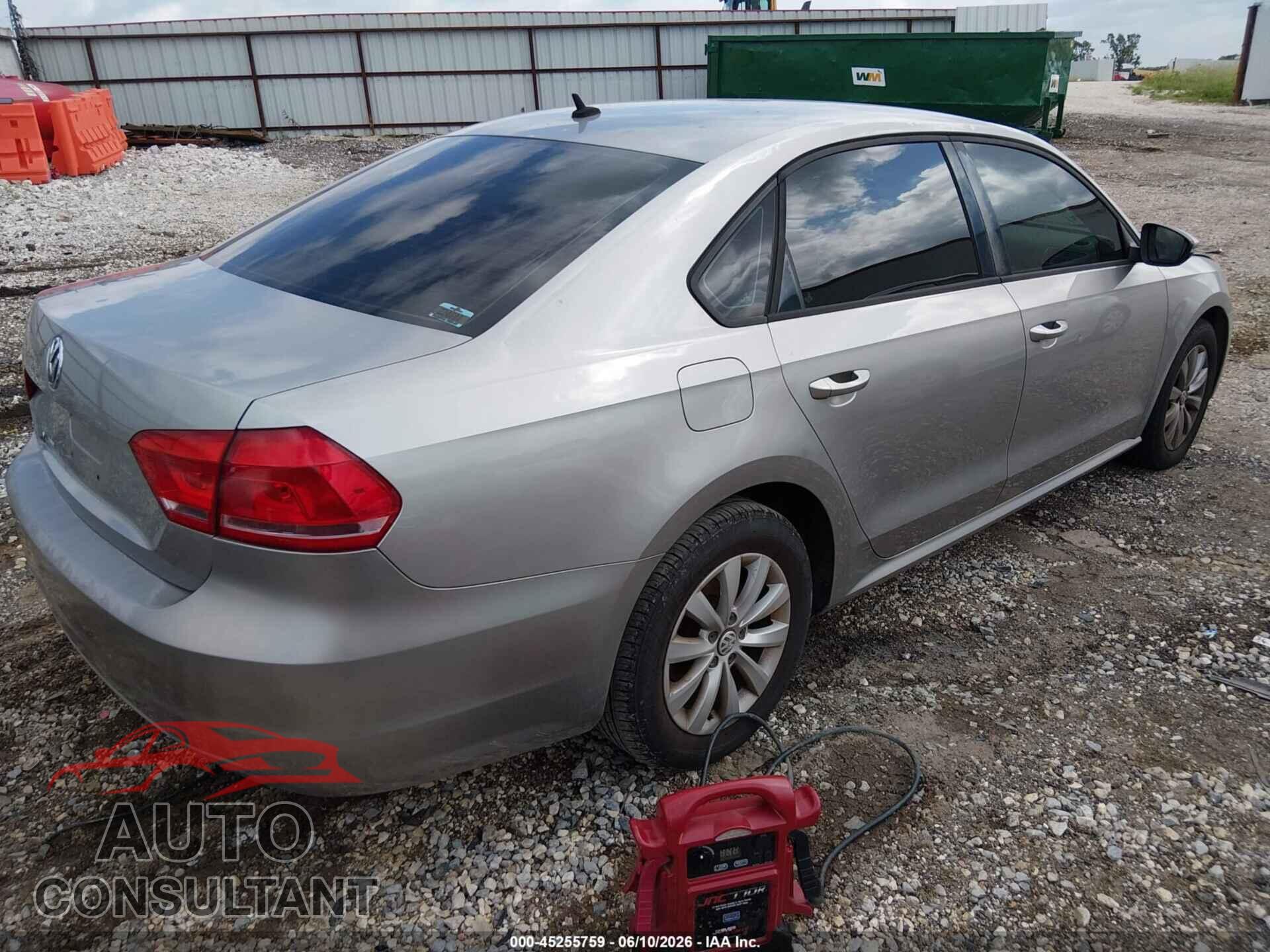 VOLKSWAGEN PASSAT 2012 - 1VWAP7A33CC032149