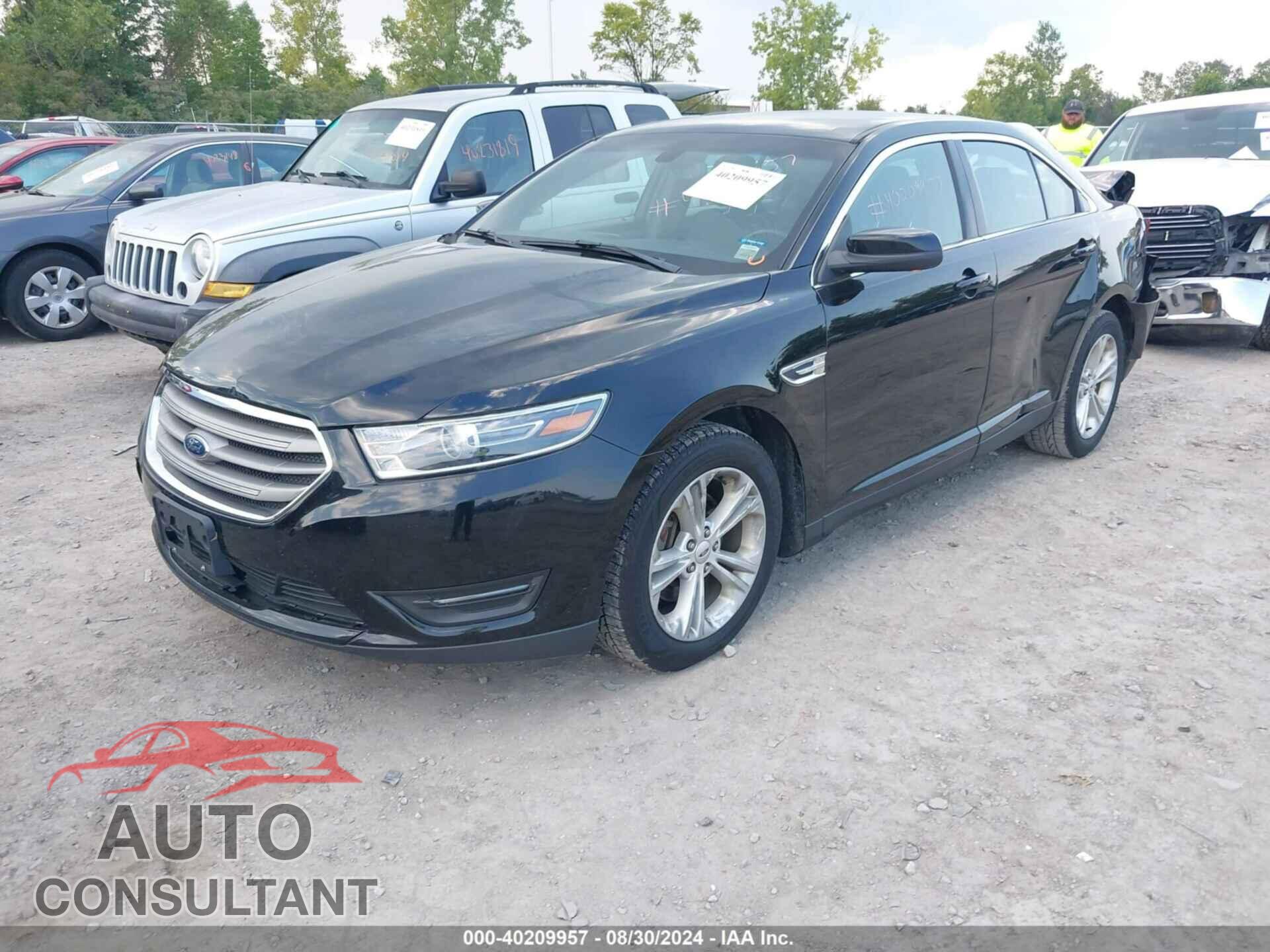 FORD TAURUS 2018 - 1FAHP2E82JG117828