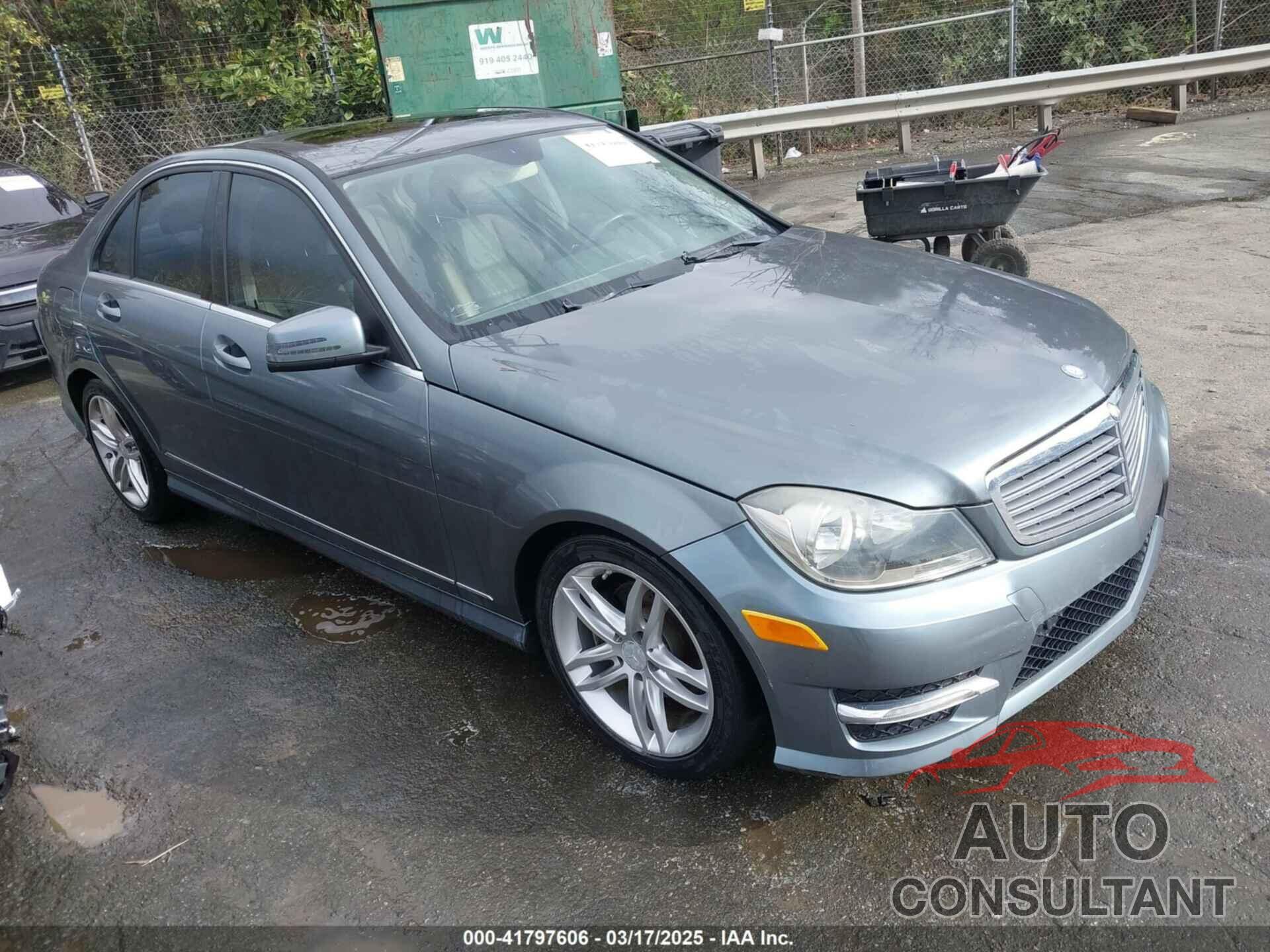 MERCEDES-BENZ C 300 2012 - WDDGF8BB3CR207613