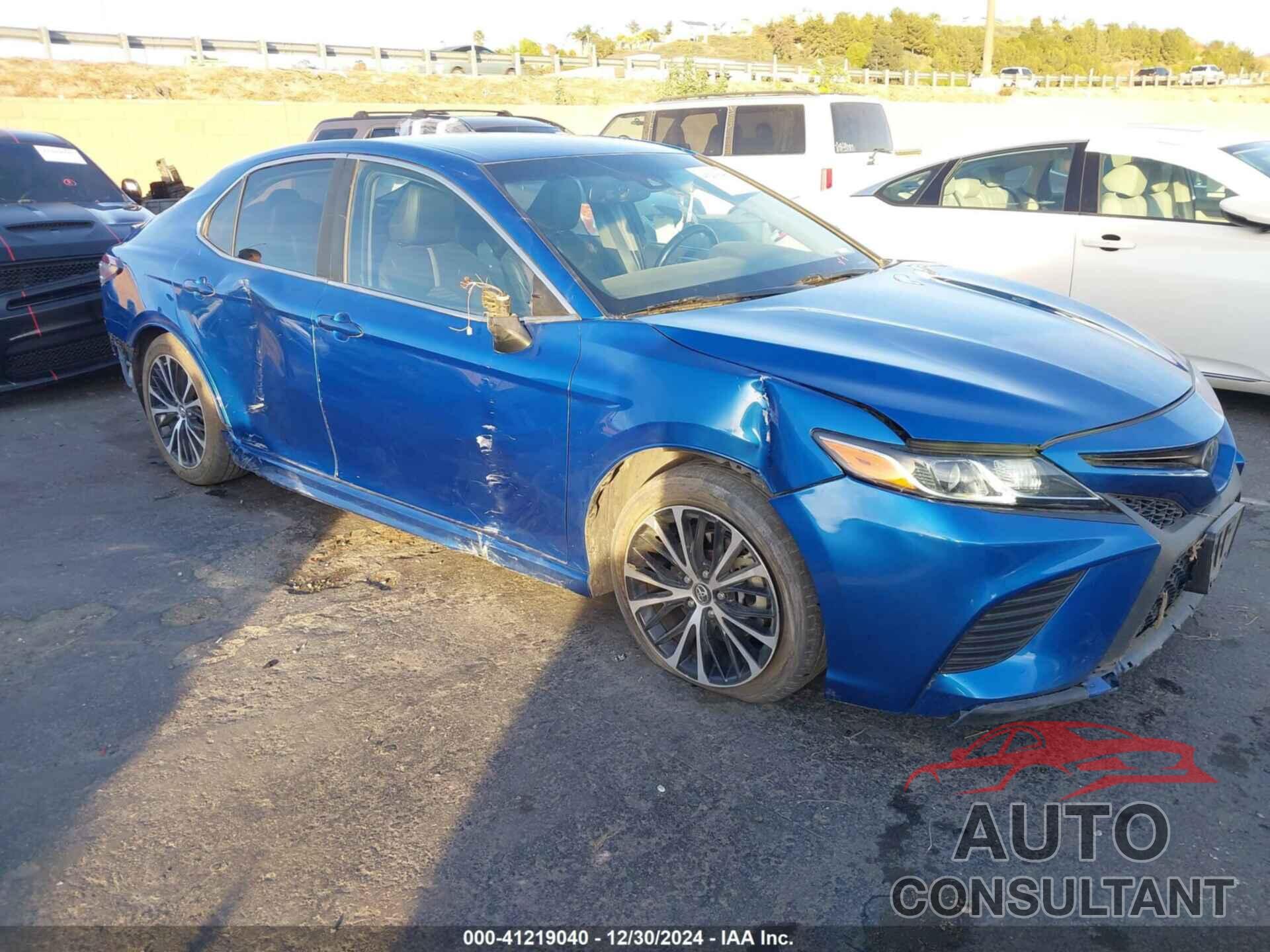 TOYOTA CAMRY 2018 - 4T1B11HK0JU156613