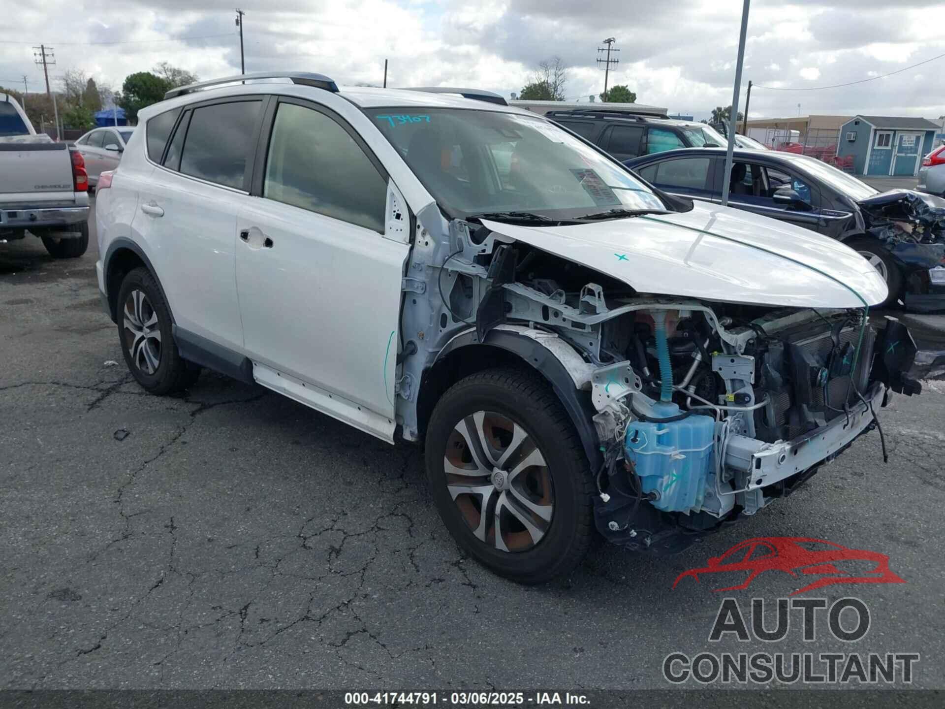 TOYOTA RAV4 2018 - JTMBFREV7JJ217234