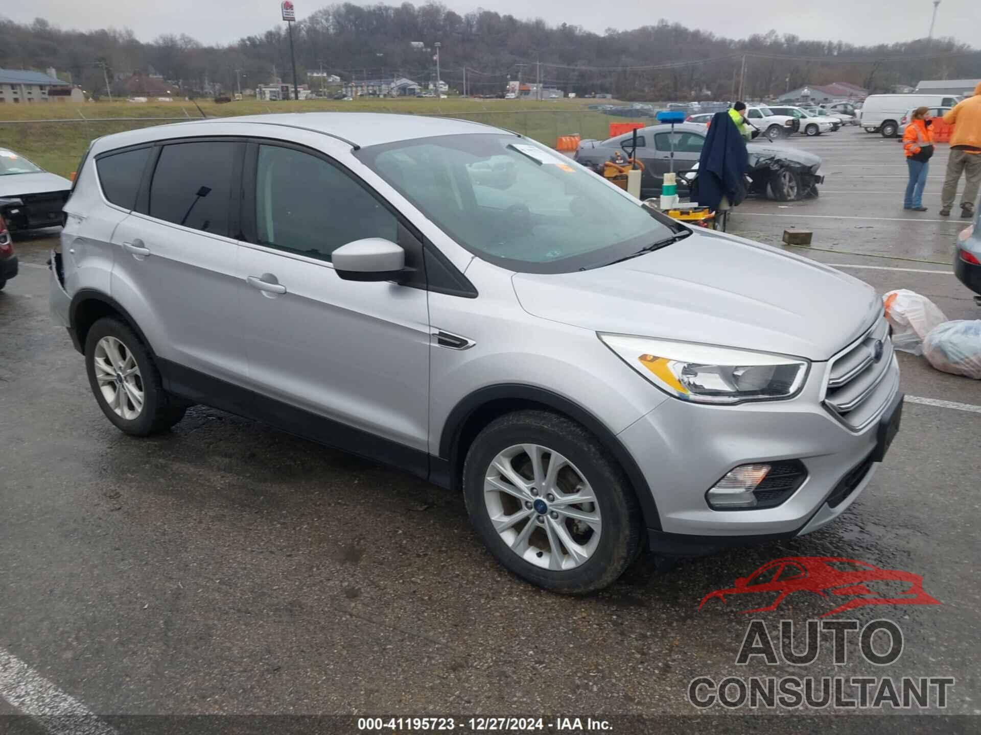 FORD ESCAPE 2017 - 1FMCU0GD6HUC66181