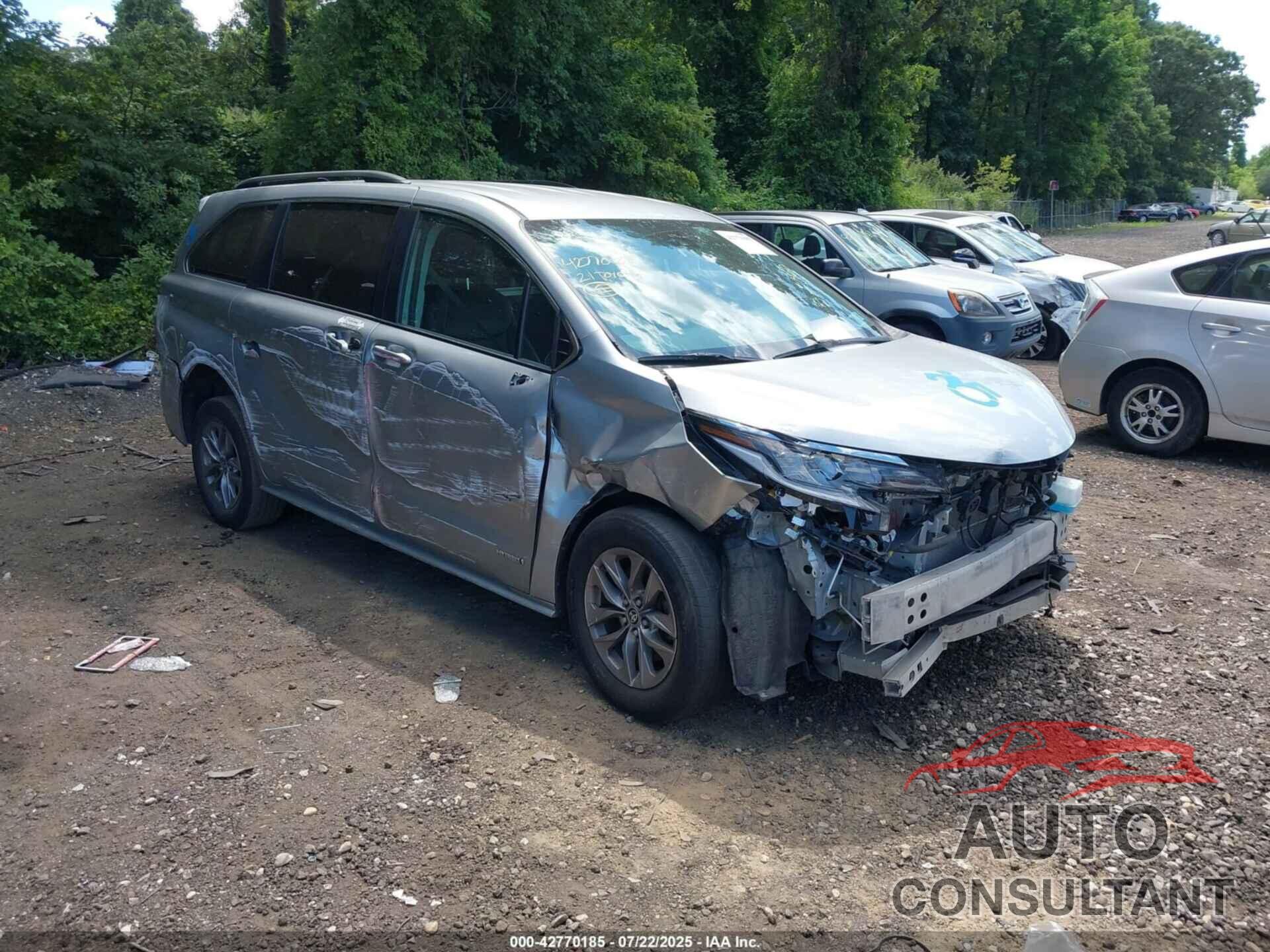 TOYOTA SIENNA 2021 - 5TDKRKEC6MS065404
