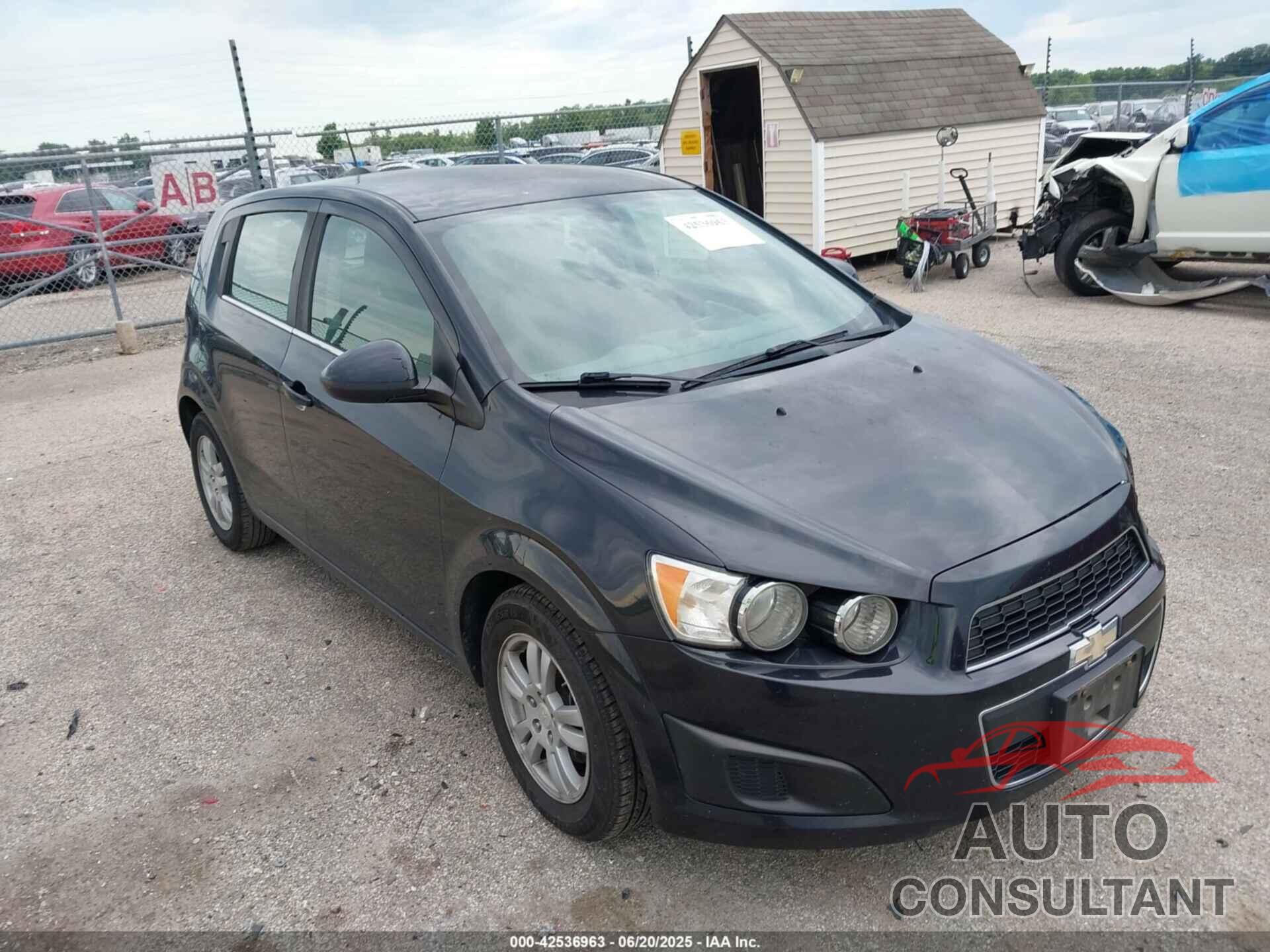 CHEVROLET SONIC 2015 - 1G1JC6SH3F4100170