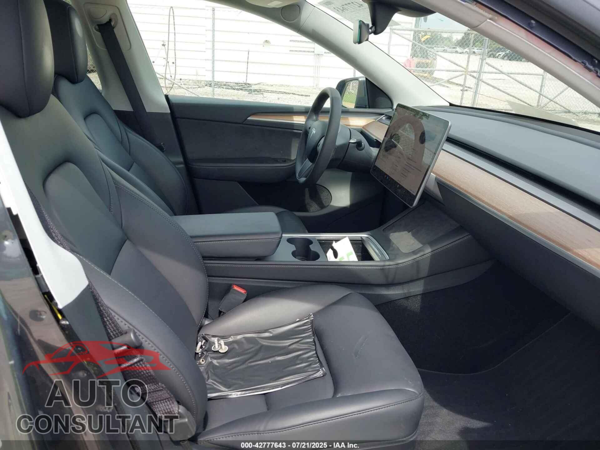 TESLA MODEL Y 2024 - 7SAYGDED3RF163552