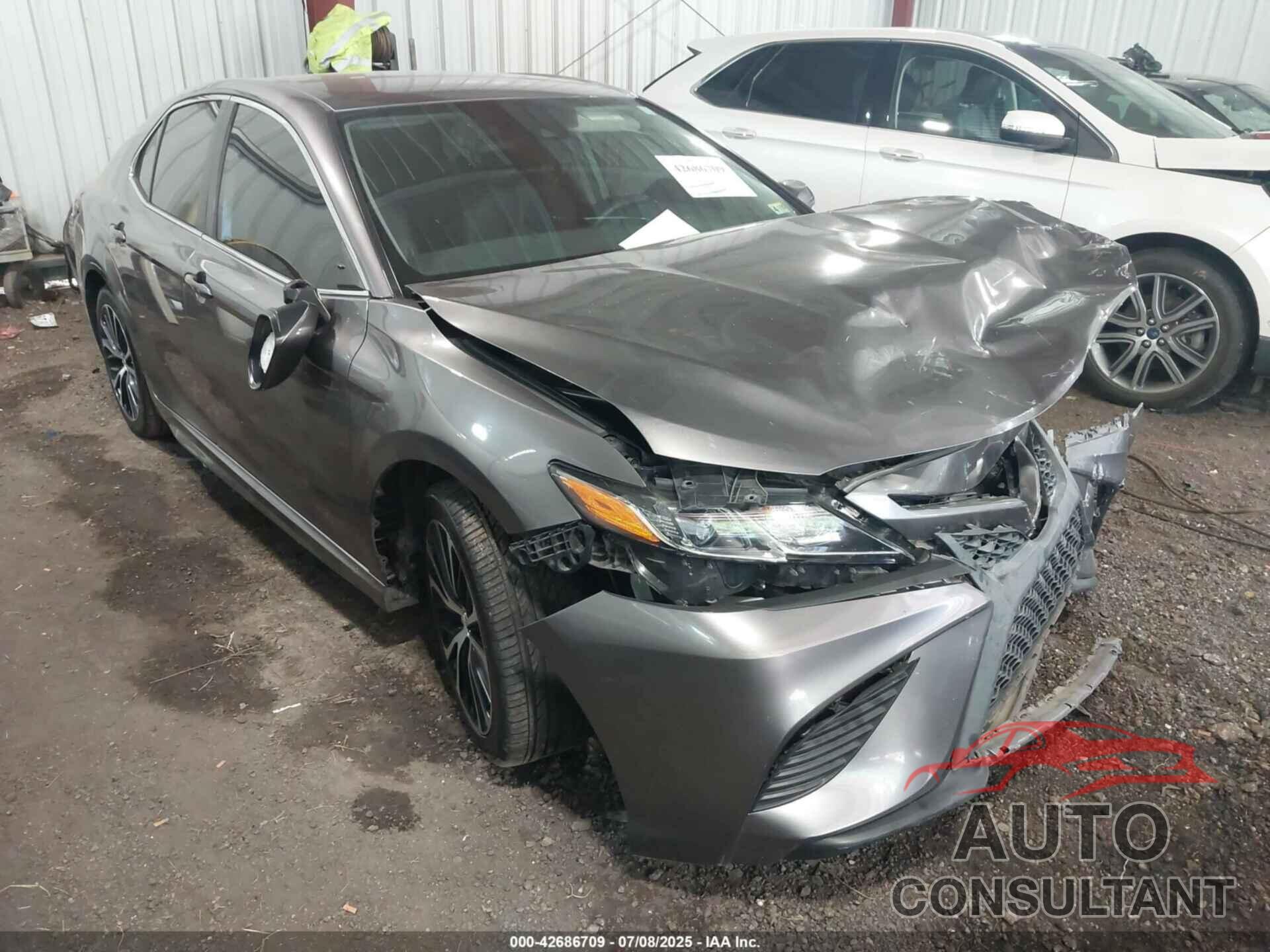 TOYOTA CAMRY 2018 - 4T1B11HK3JU675364