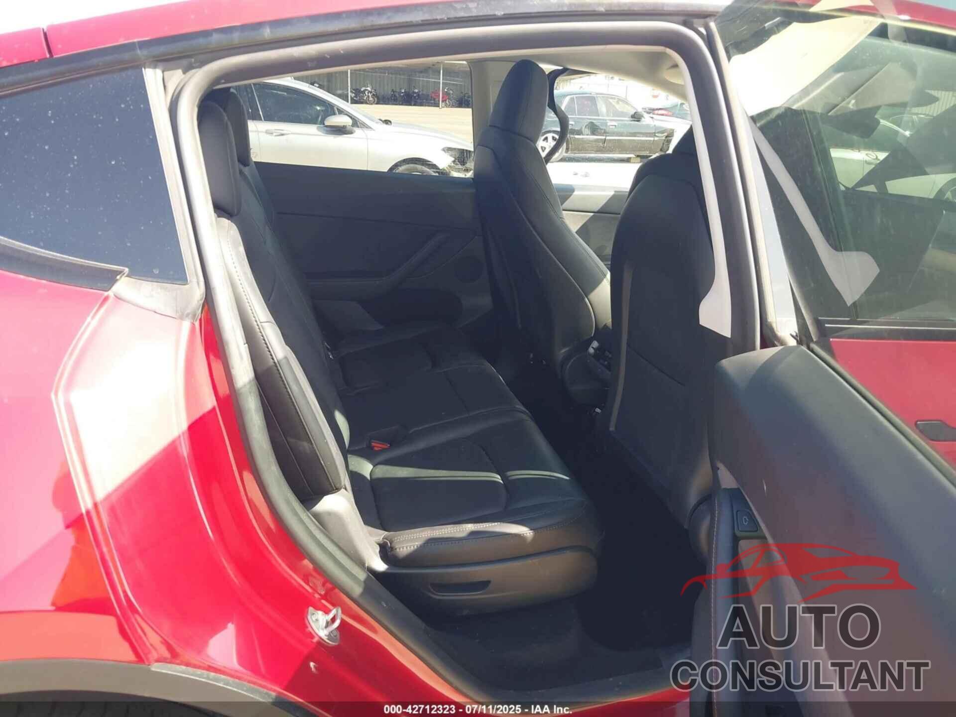 TESLA MODEL Y 2023 - 7SAYGAEEXPF830119