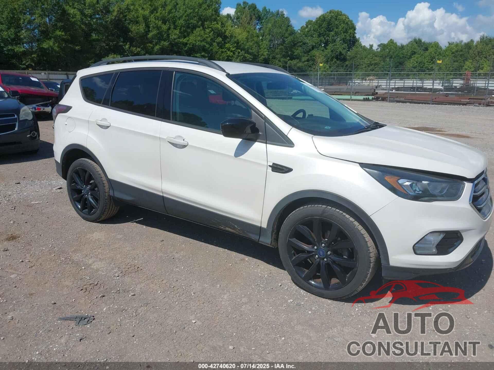 FORD ESCAPE 2017 - 1FMCU0GD9HUA48901