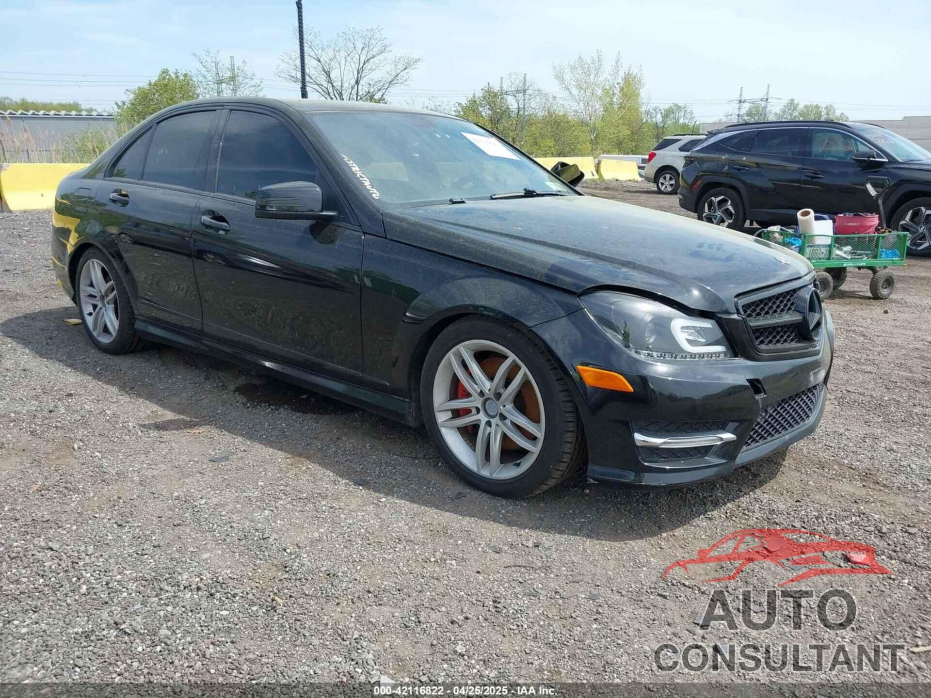 MERCEDES-BENZ C 300 2013 - WDDGF8AB1DA821545