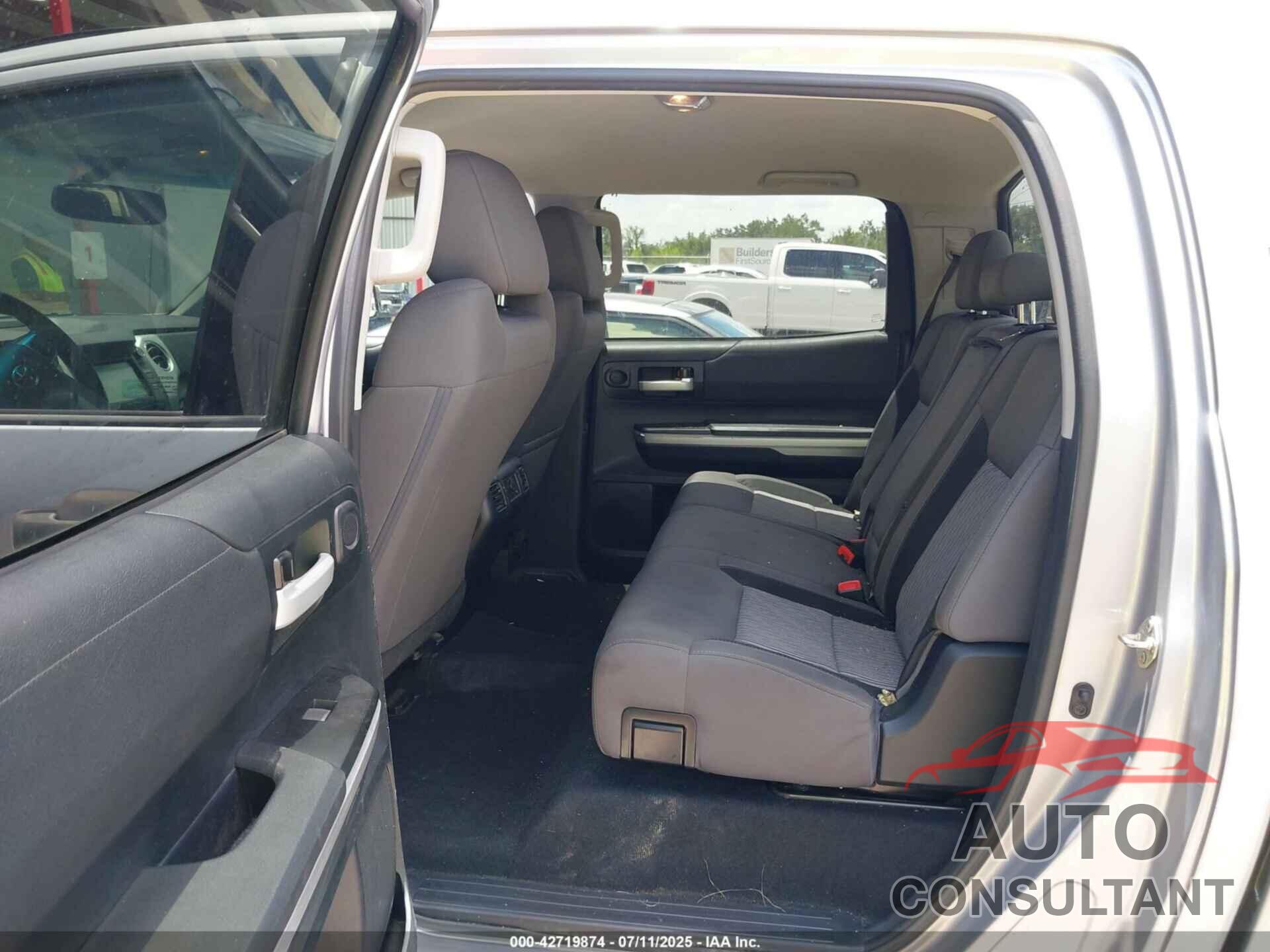 TOYOTA TUNDRA 2017 - 5TFDW5F17HX584574