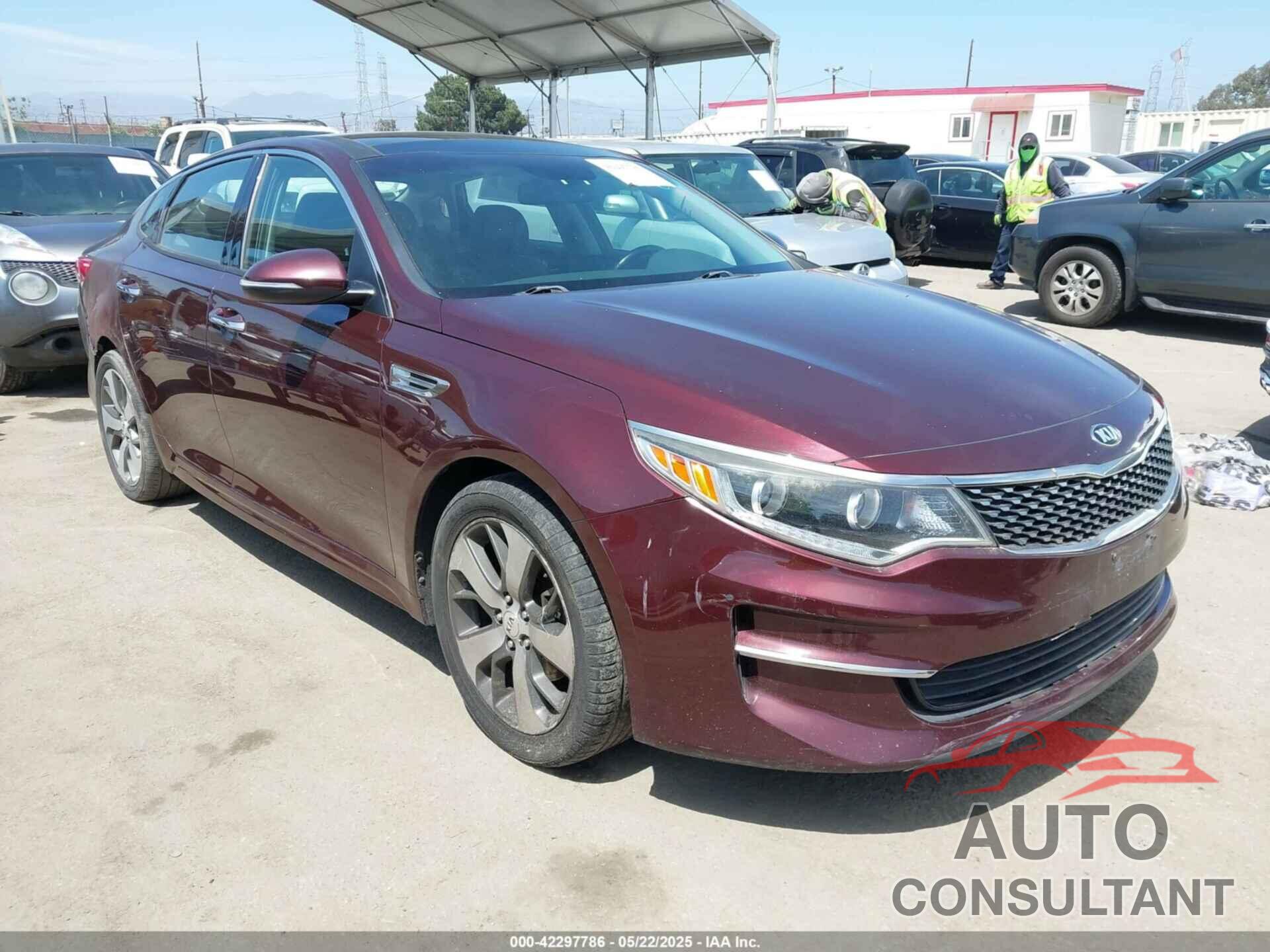 KIA OPTIMA 2017 - 5XXGU4L31HG135868