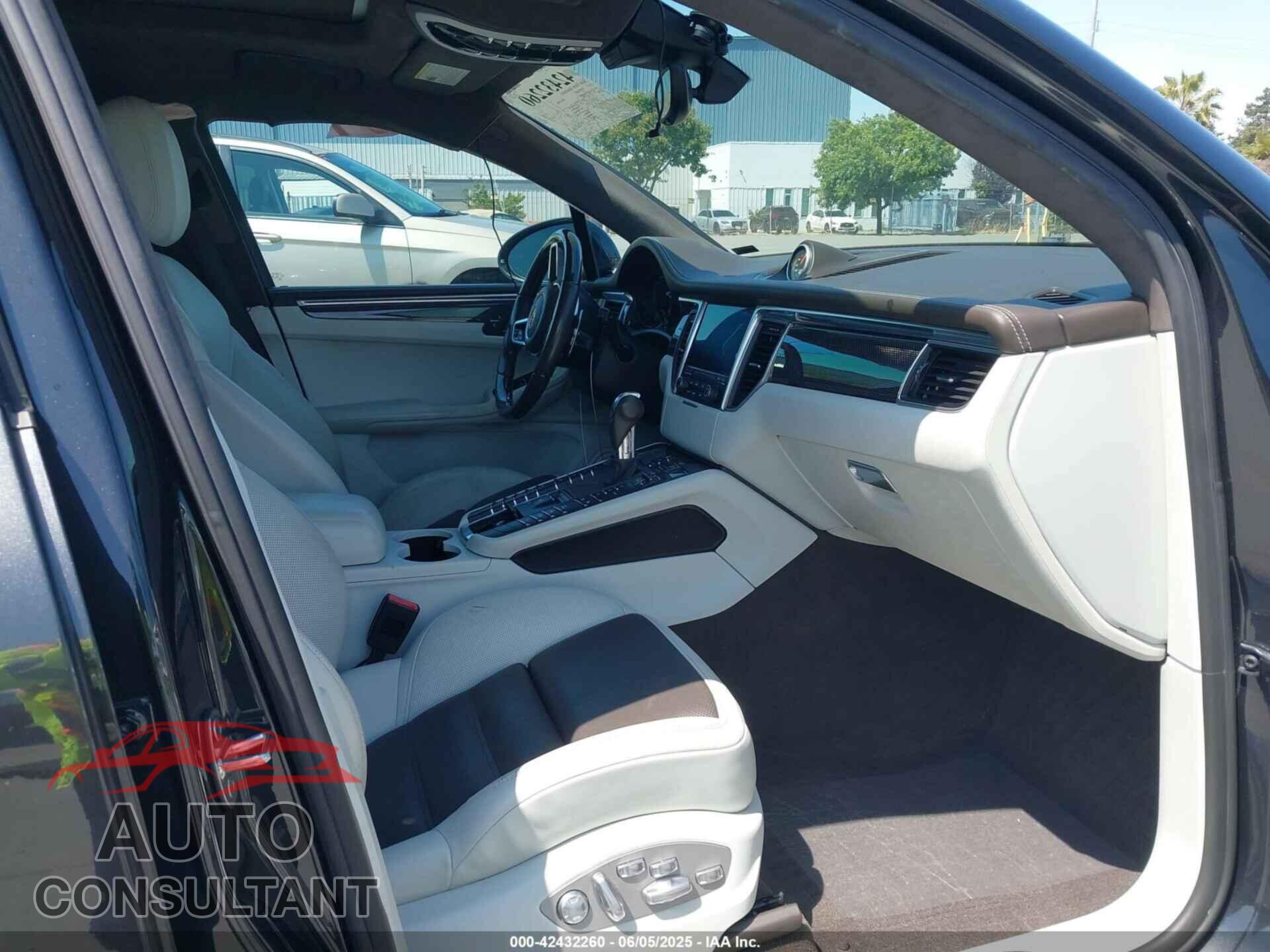 PORSCHE MACAN 2017 - WP1AF2A58HLB61990