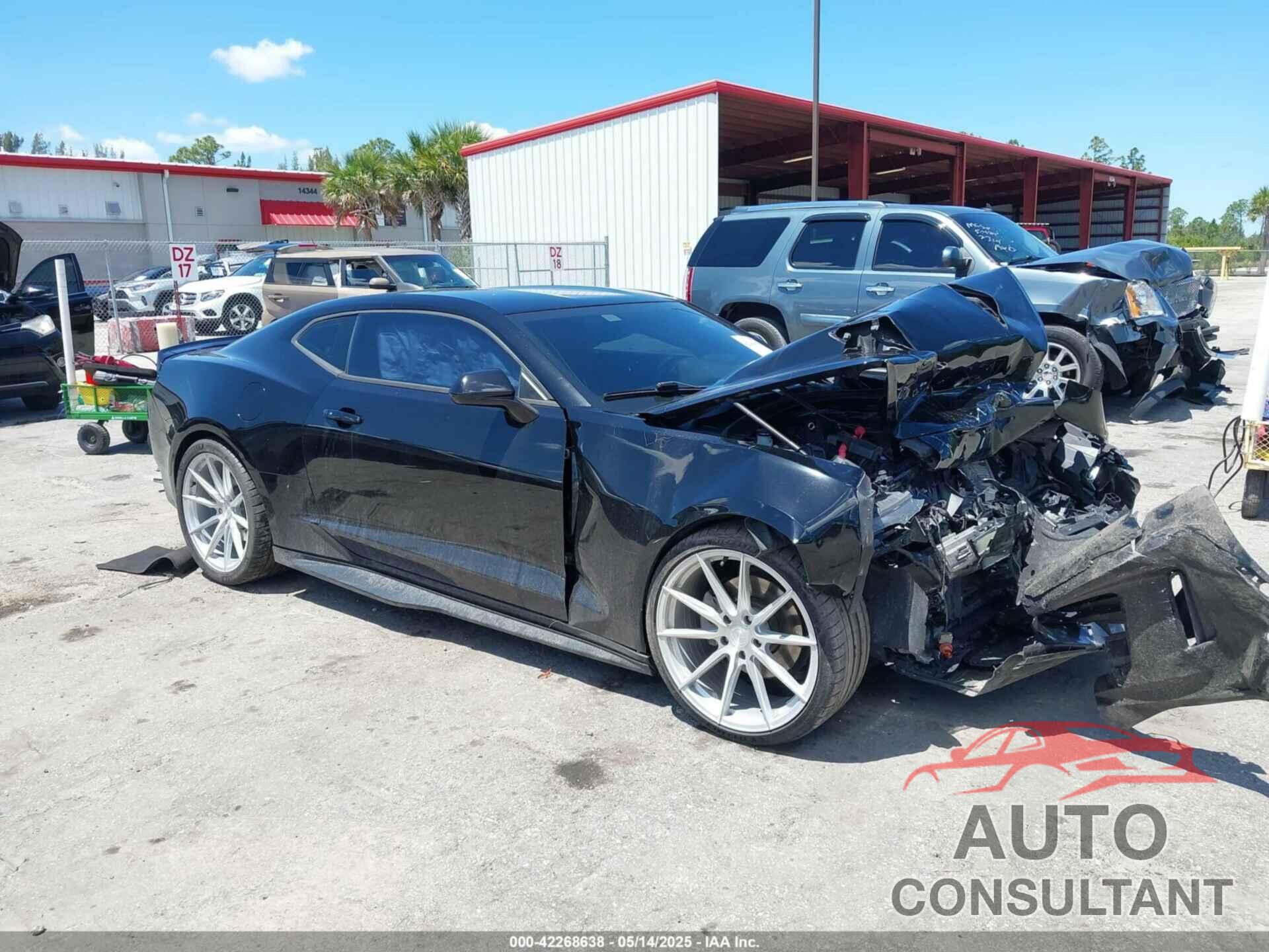 CHEVROLET CAMARO 2018 - 1G1FB1RX8J0184852