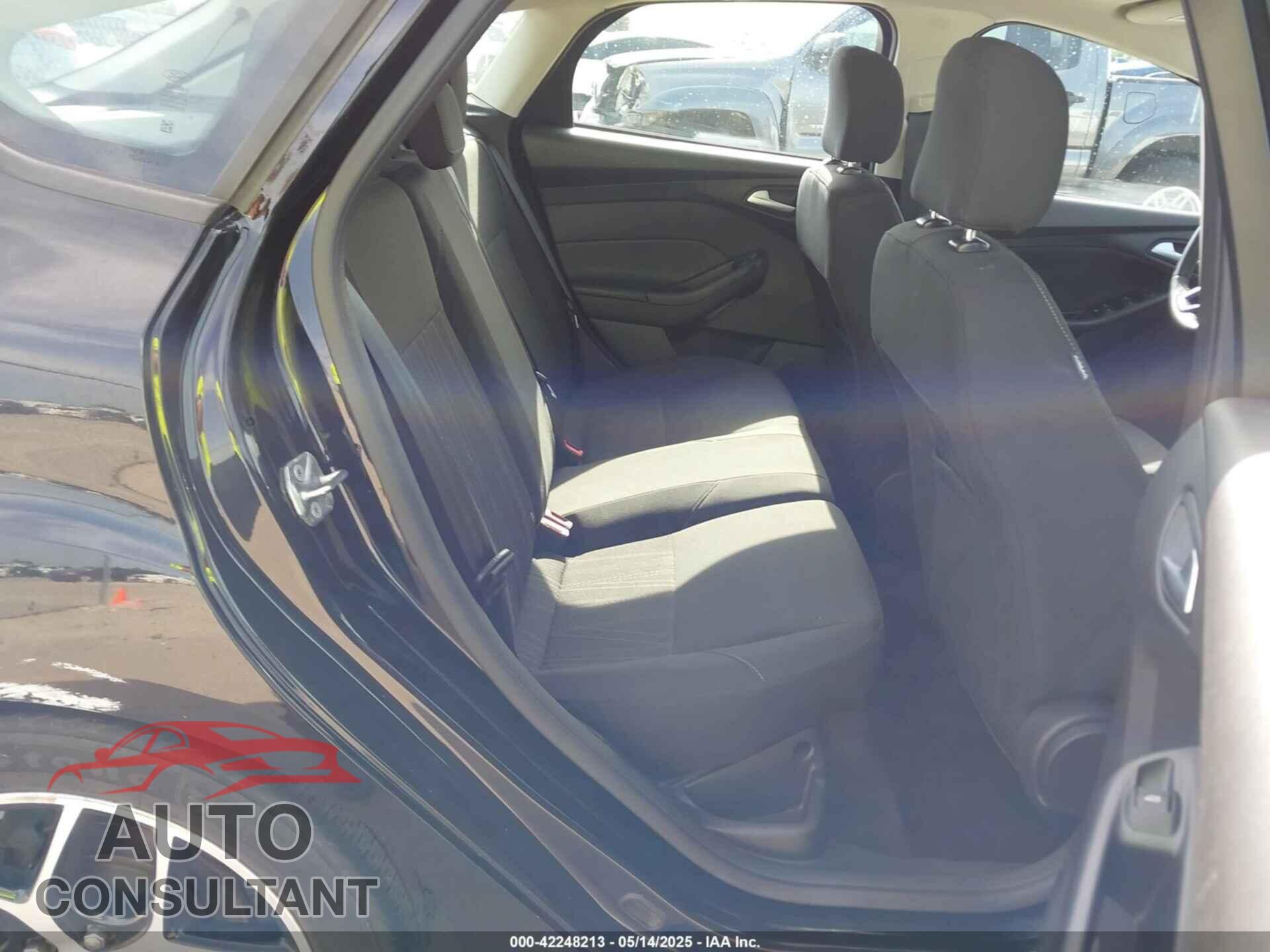 FORD FOCUS 2016 - 1FADP3K29GL228462