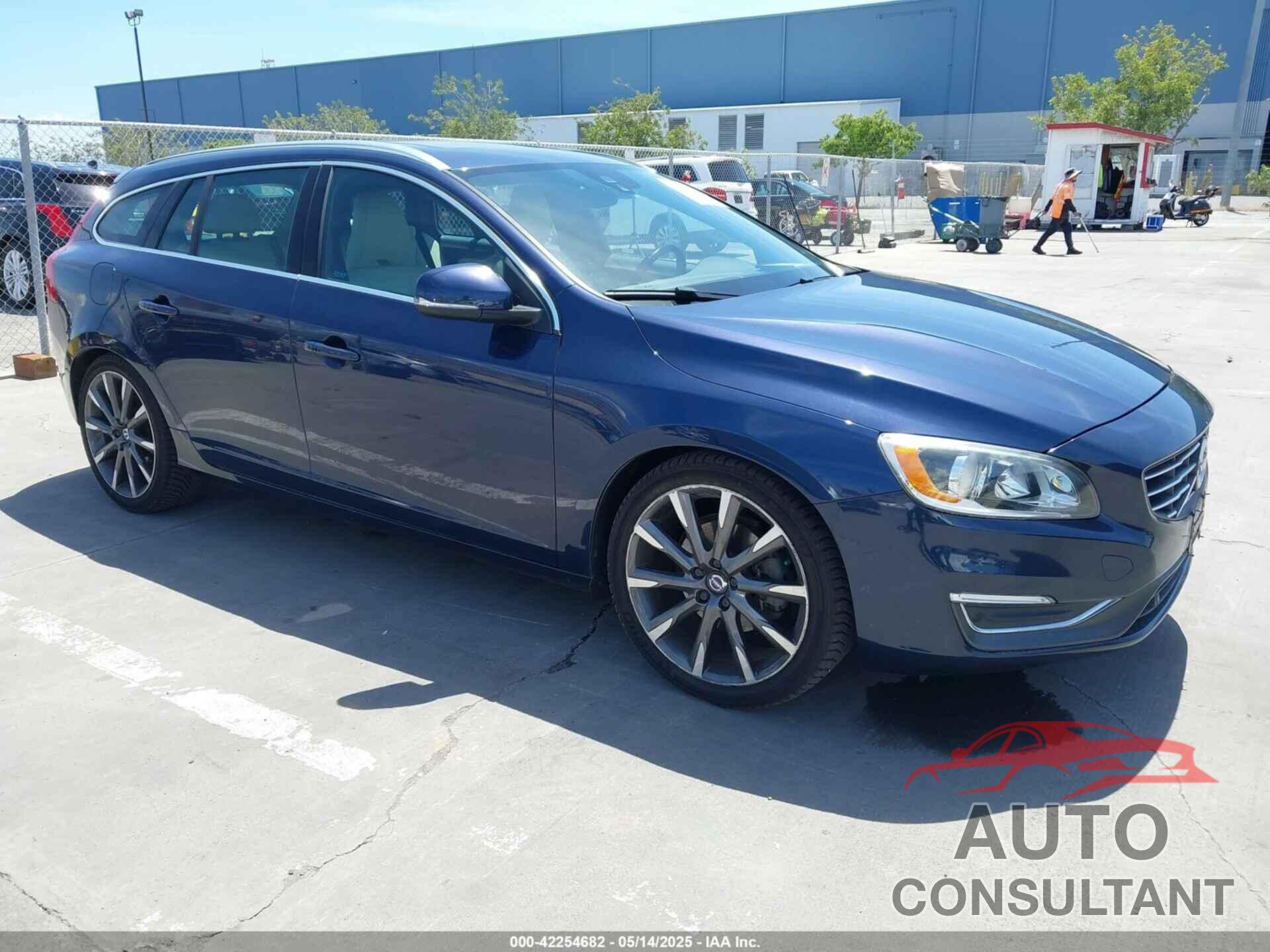 VOLVO V60 2015 - YV140MEKXF1252046
