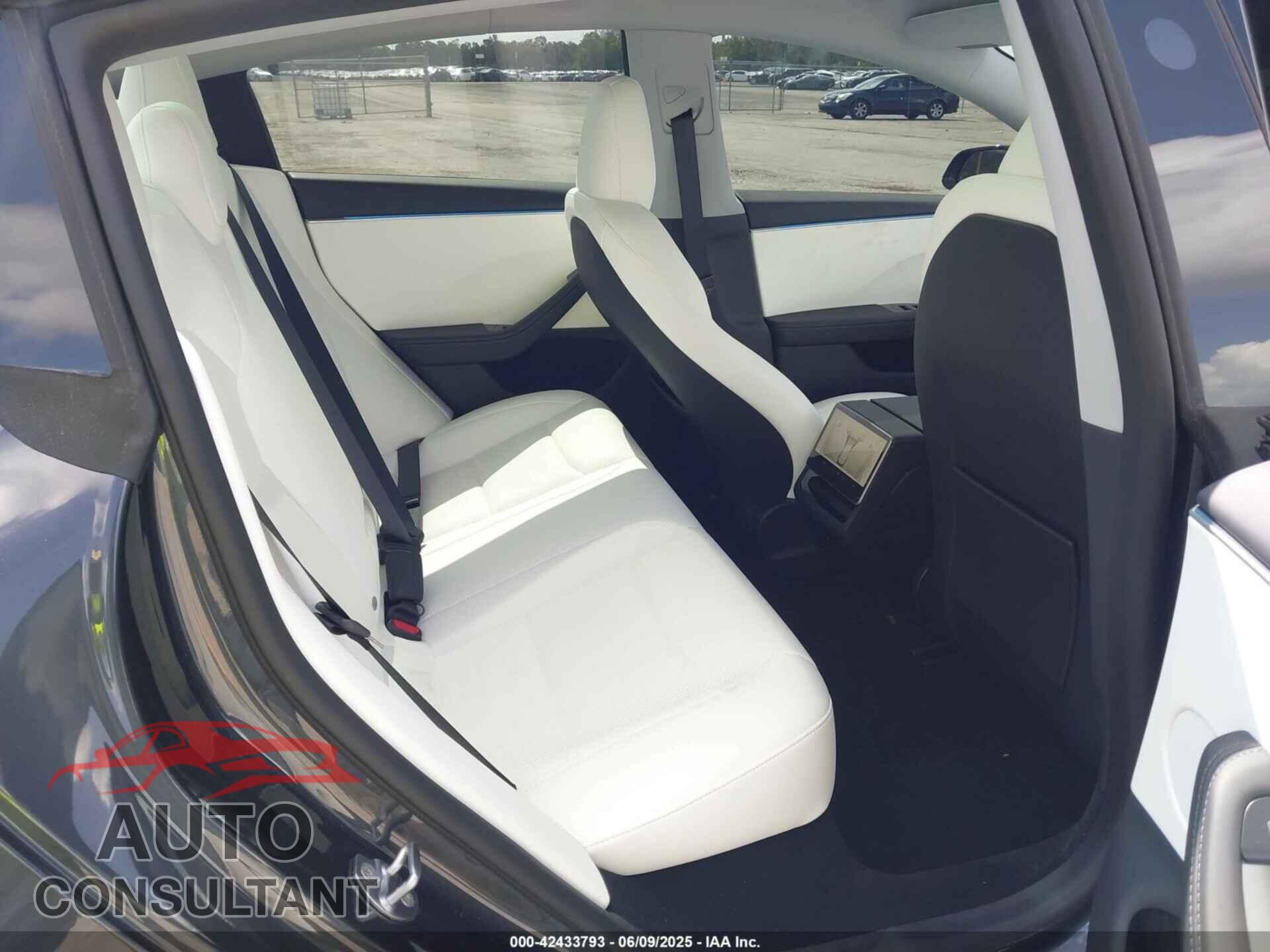 TESLA MODEL 3 2025 - 5YJ3E1EA7SF940208