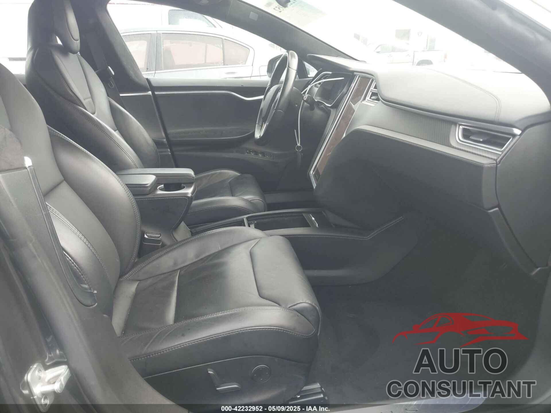 TESLA MODEL S 2017 - 5YJSA1E11HF205255