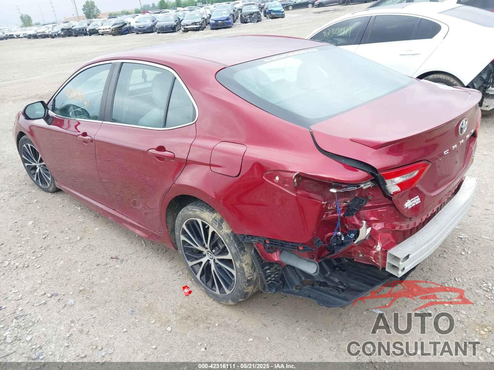 TOYOTA CAMRY 2018 - 4T1B11HK3JU553992