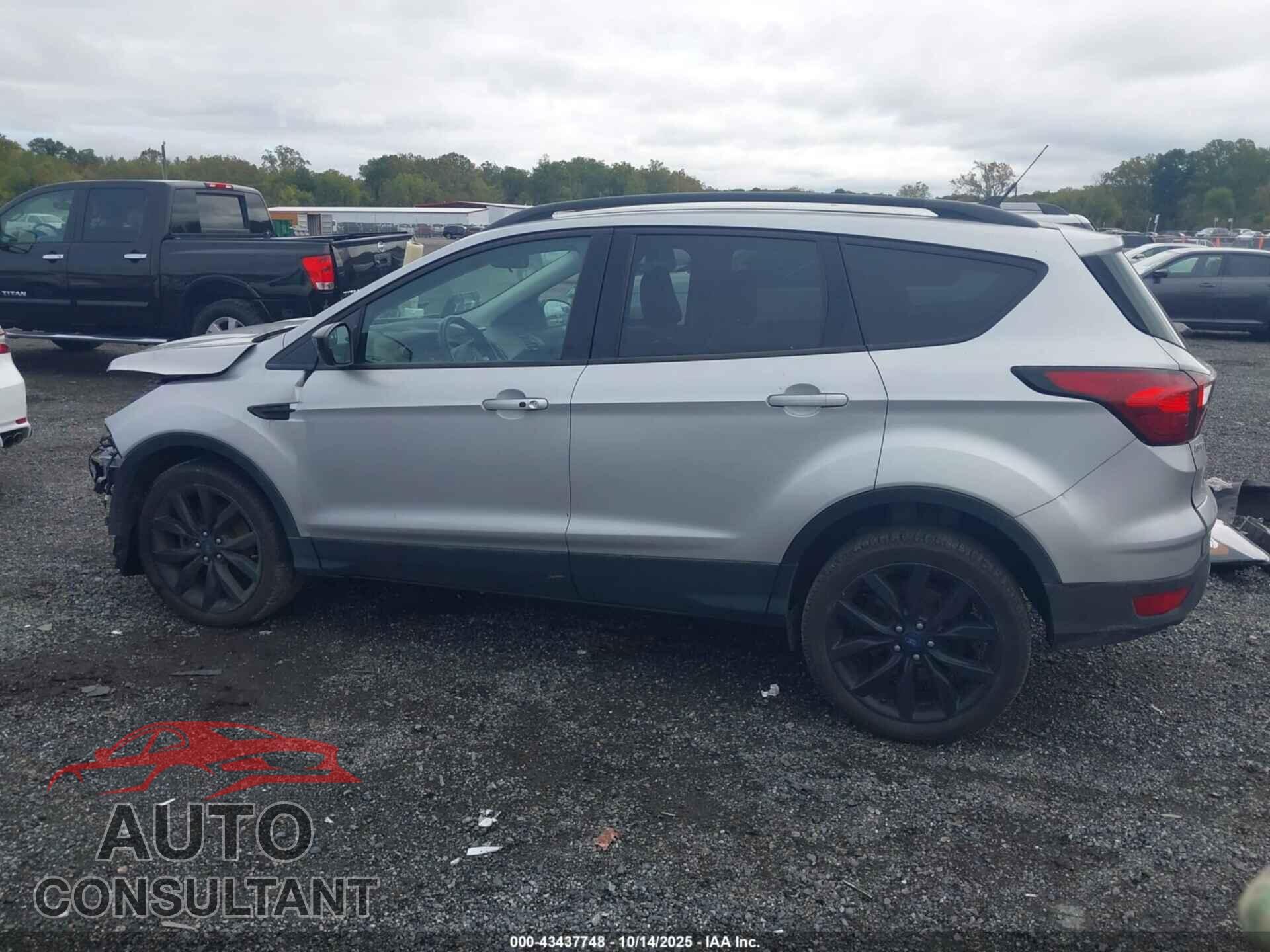 FORD ESCAPE 2019 - 1FMCU9GDXKUC43174