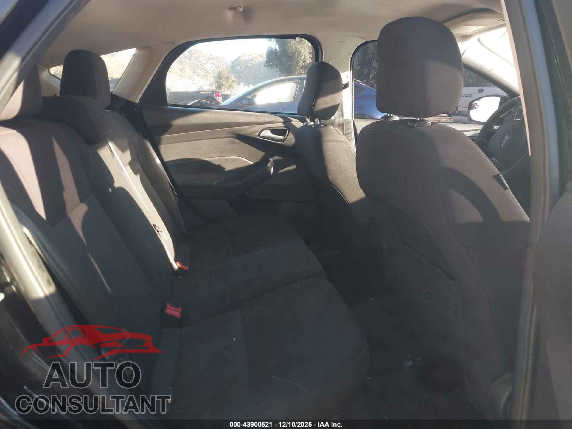 FORD FOCUS 2017 - 1FADP3K21HL246830