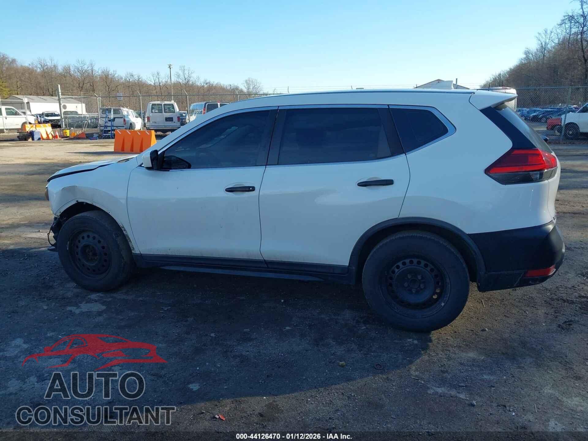 NISSAN ROGUE 2017 - KNMAT2MT2HP558303