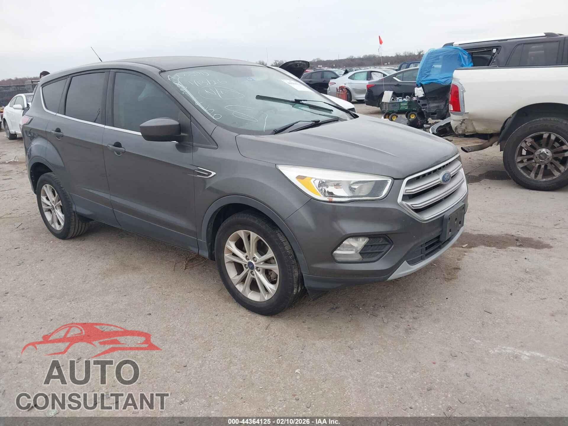 FORD ESCAPE 2017 - 1FMCU0GD8HUB52103
