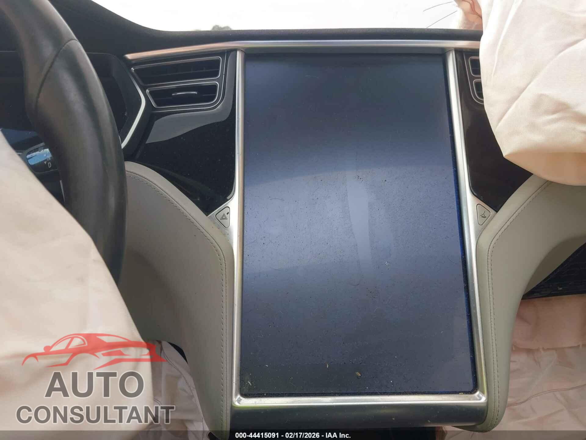 TESLA MODEL S 2015 - 5YJSA1E22FF110855