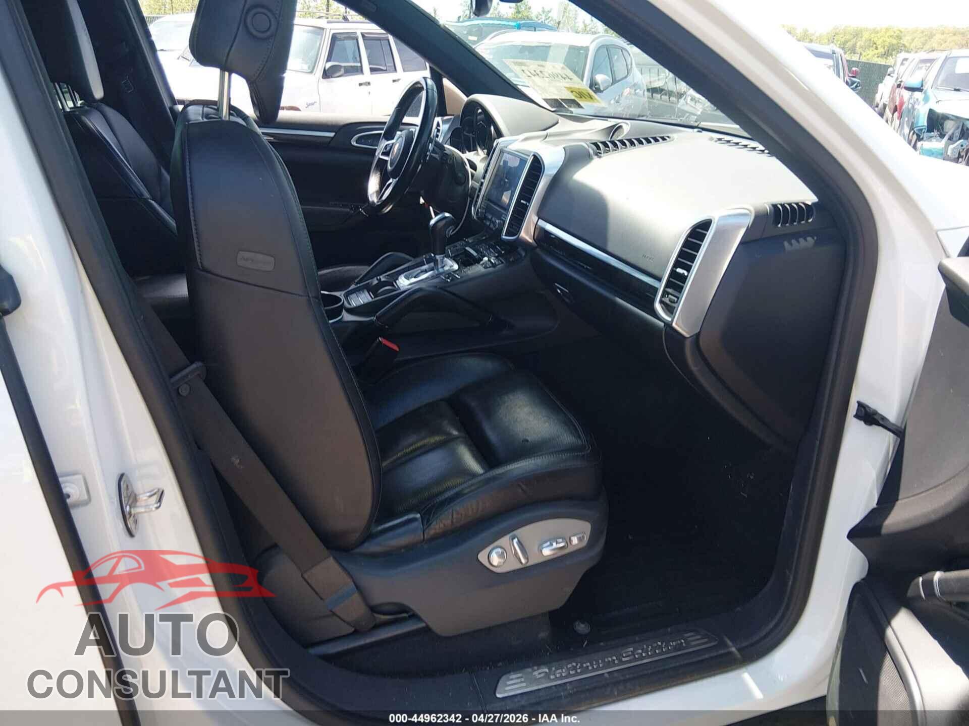 PORSCHE CAYENNE 2017 - WP1AA2A26HKA91061