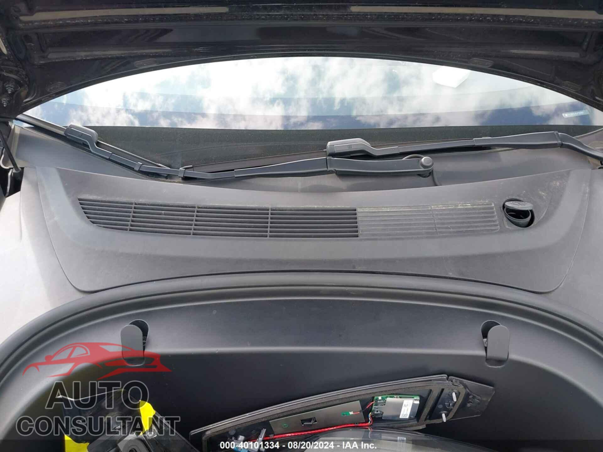 TESLA MODEL 3 2018 - 5YJ3E1EA5JF152901