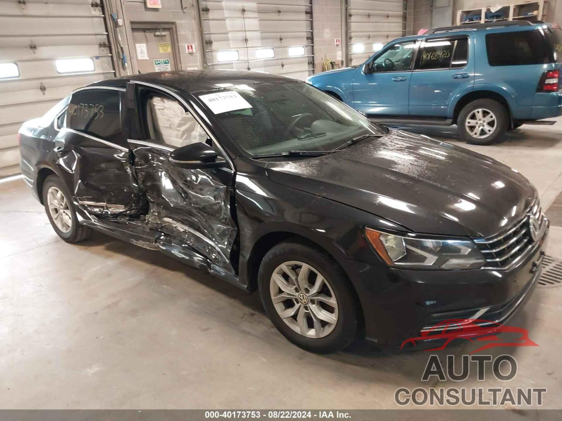 VOLKSWAGEN PASSAT 2017 - 1VWAT7A36HC016370