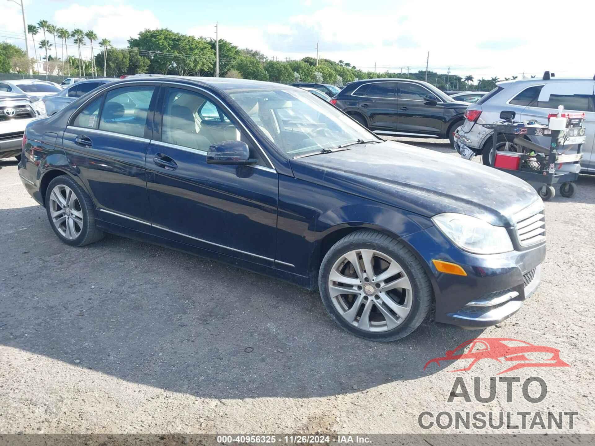 MERCEDES-BENZ C 300 2013 - WDDGF8AB3DR288308