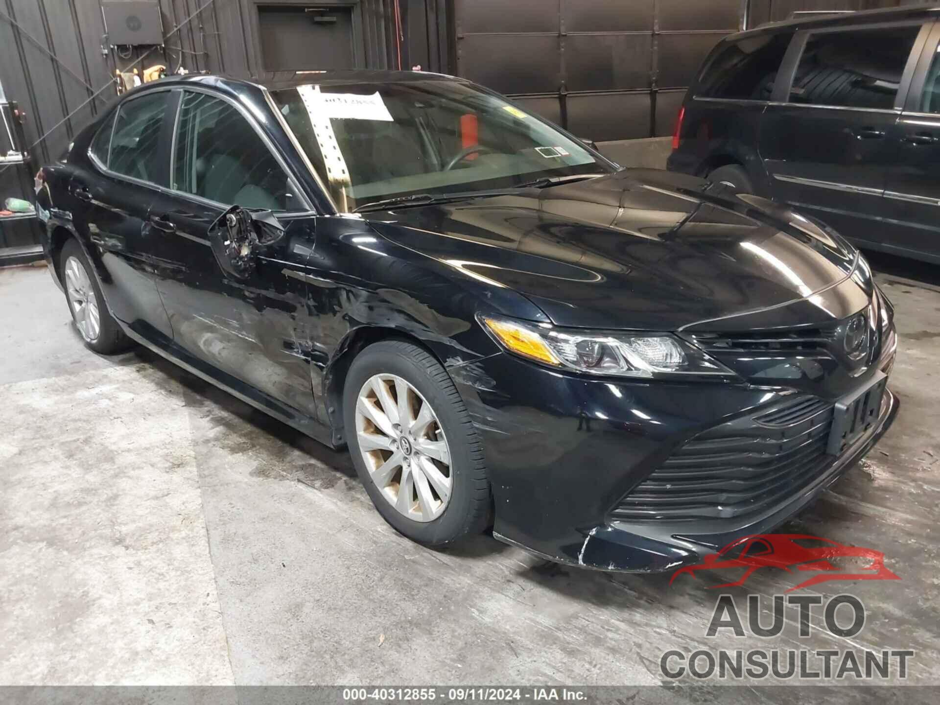 TOYOTA CAMRY 2018 - 4T1B11HK4JU084234