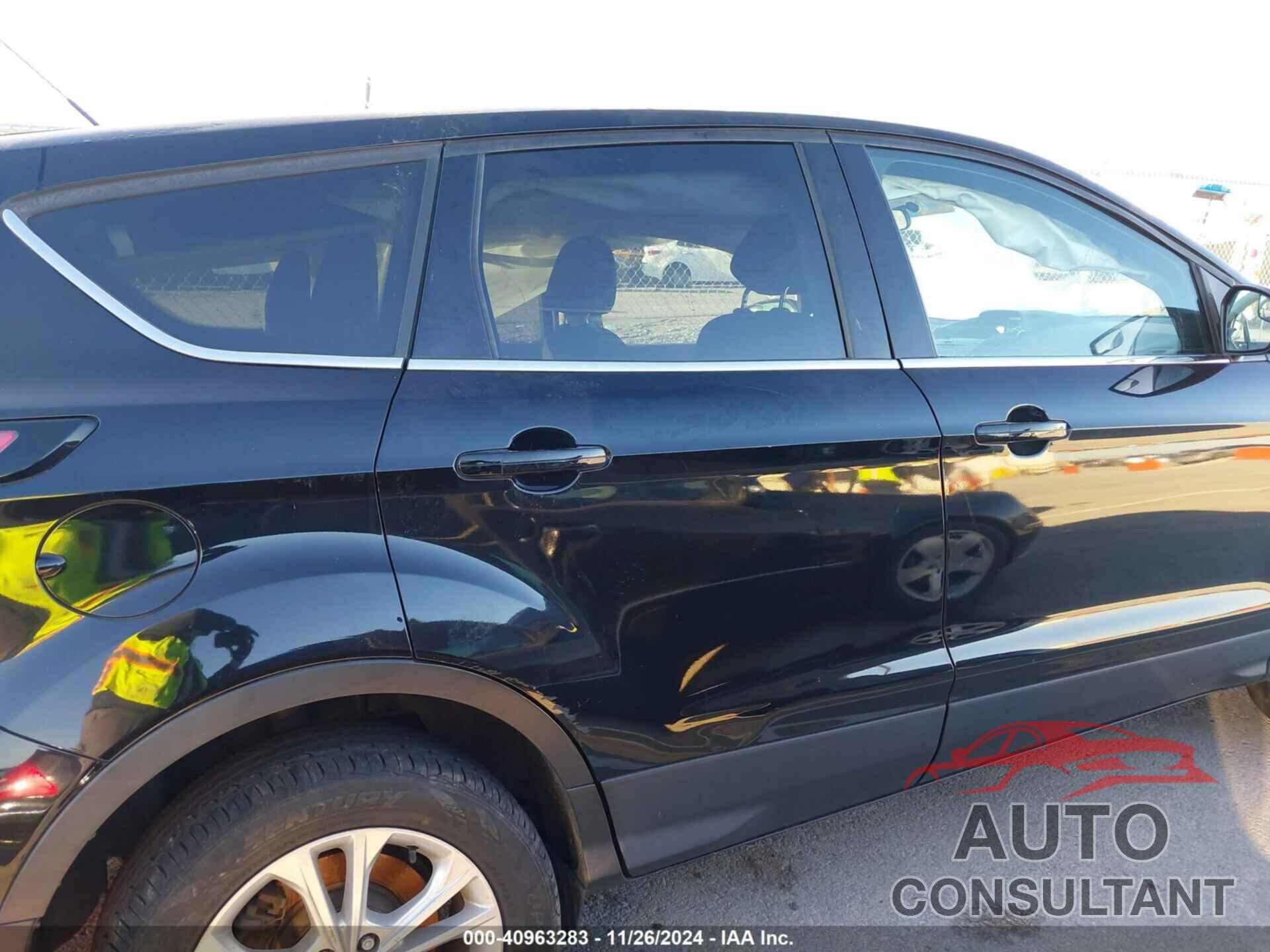 FORD ESCAPE 2017 - 1FMCU0GD0HUD74697